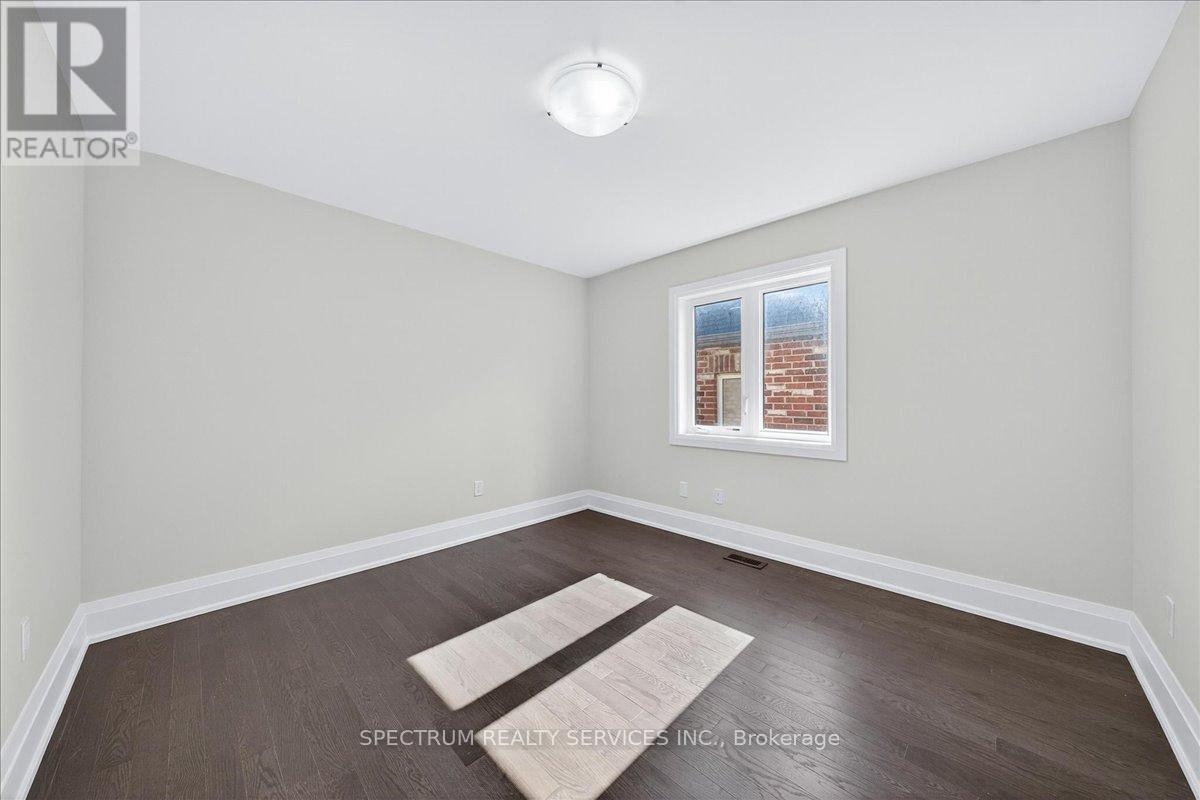 16 Barrow Avenue, Bradford West Gwillimbury (Bradford), Ontario  L3Z 0W1 - Photo 35 - N12802318