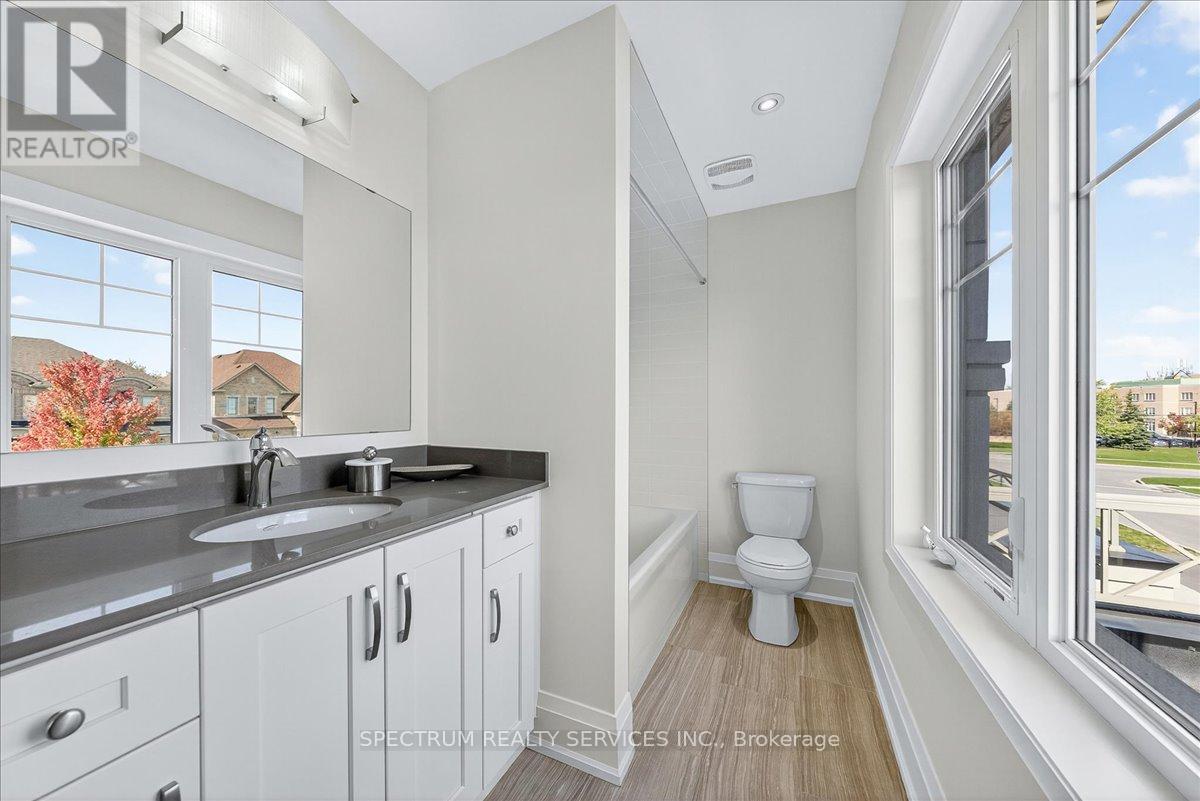 16 Barrow Avenue, Bradford West Gwillimbury (Bradford), Ontario  L3Z 0W1 - Photo 38 - N12802318