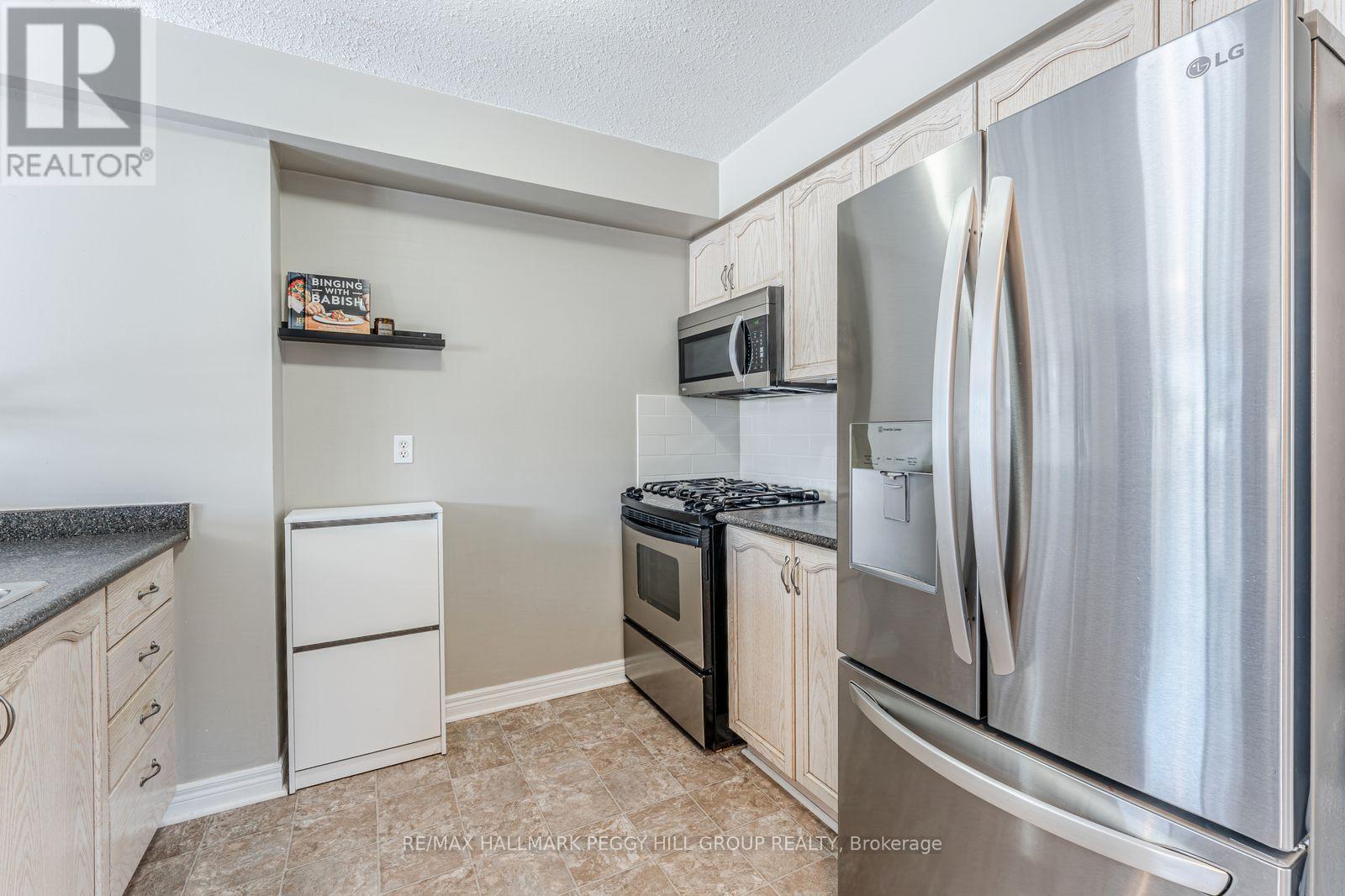 22 Michael Crescent, Barrie (East Bayfield), Ontario  L4M 6Y9 - Photo 3 - S12802280