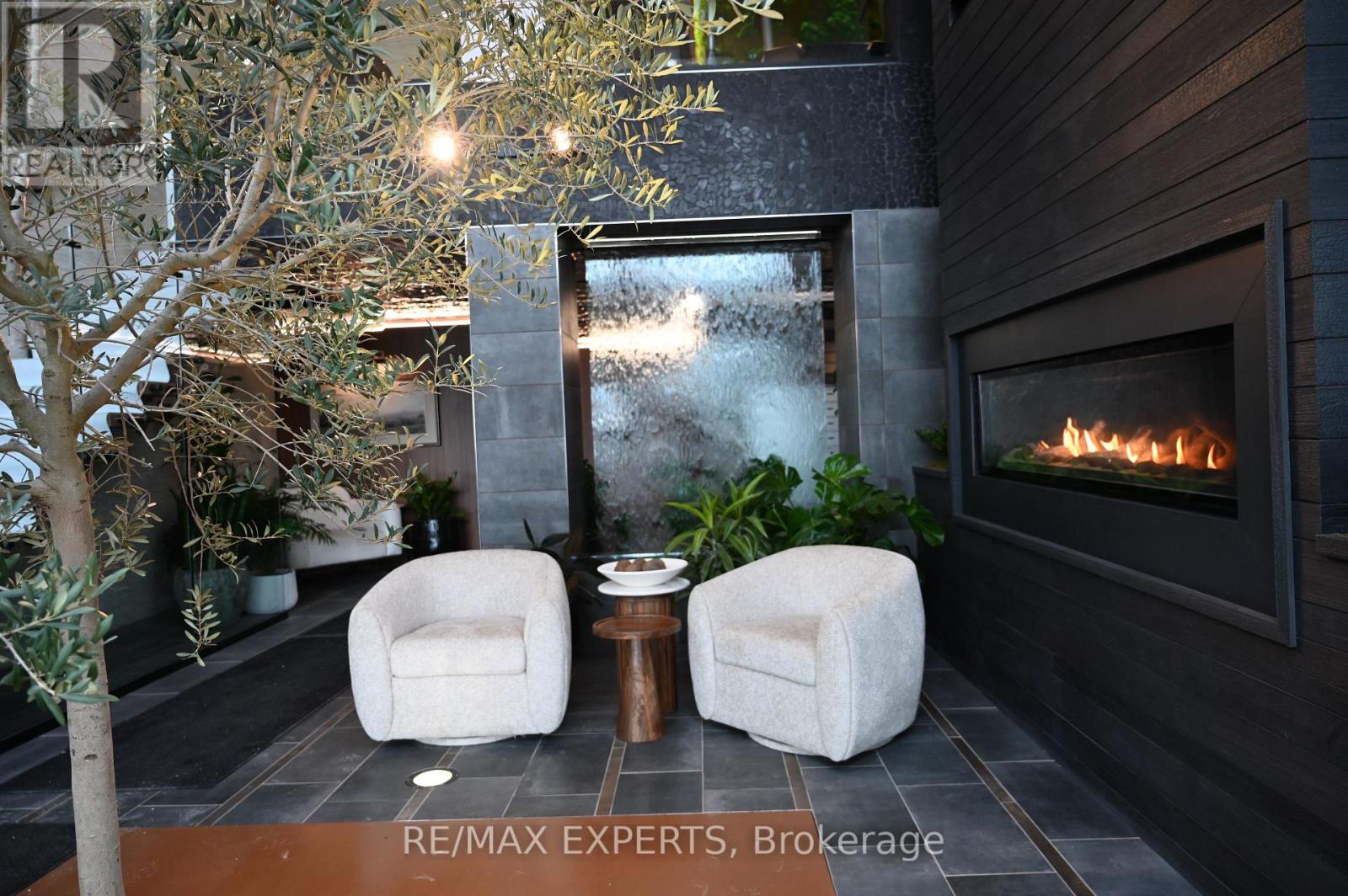 115 - 15 Kneeshaw Drive, Barrie, Ontario  L9J 0X9 - Photo 2 - S12802440