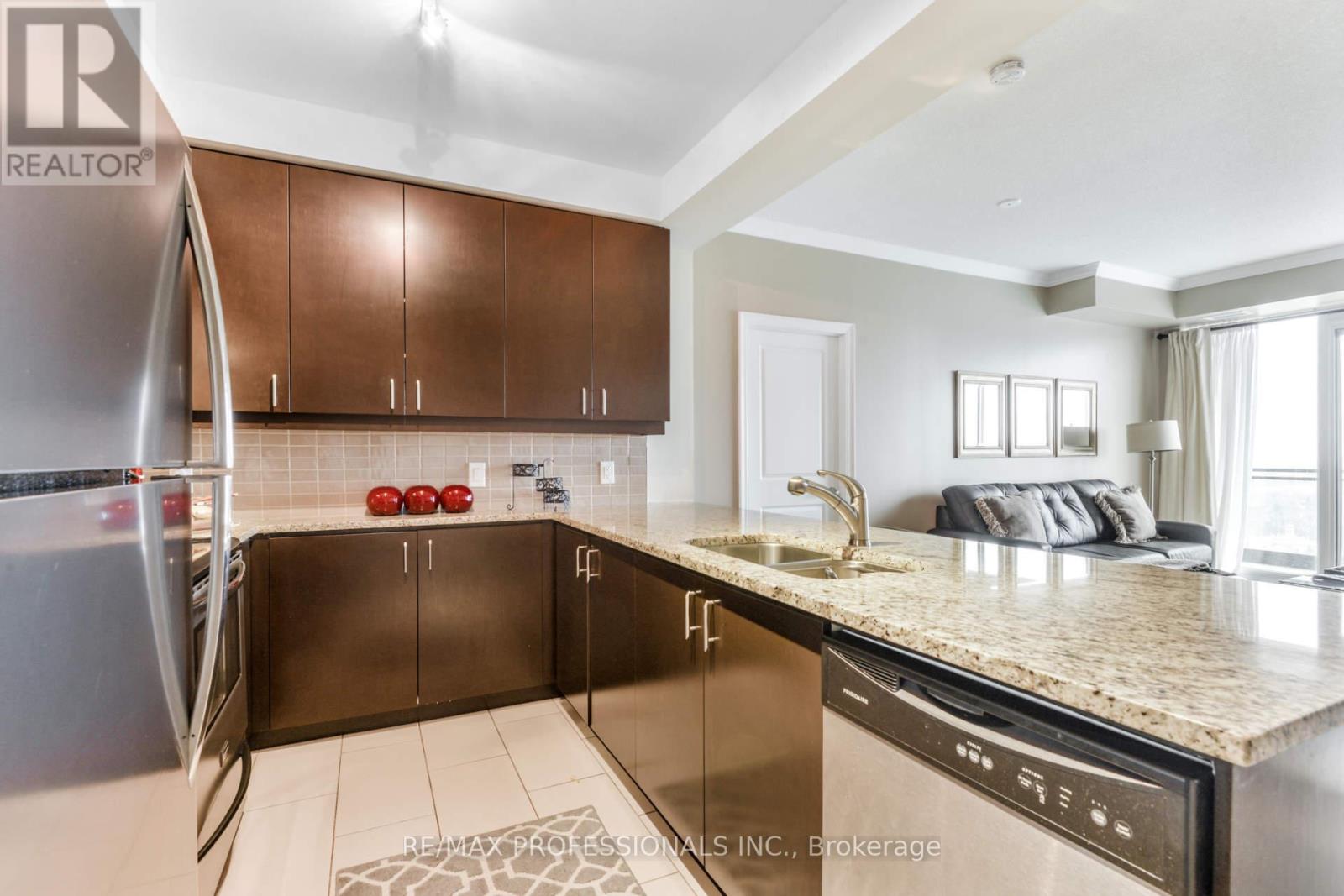 2205 - 100 John Street, Brampton, Ontario  L6W 0A8 - Photo 13 - W12802302