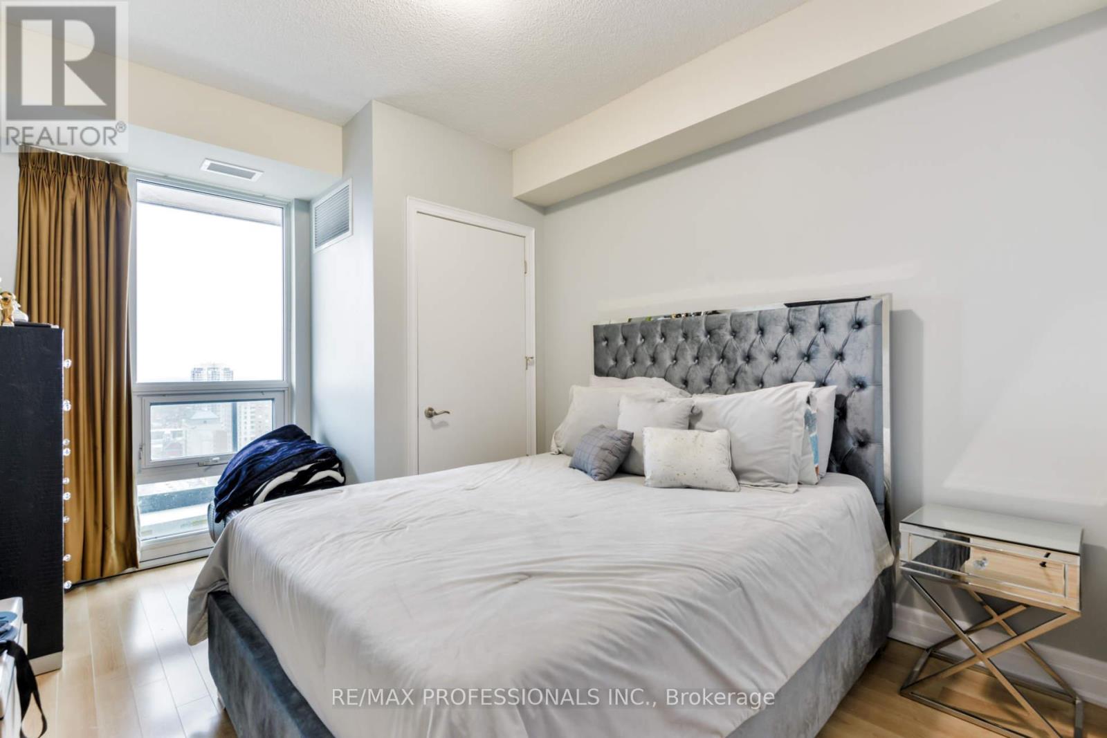 2205 - 100 John Street, Brampton, Ontario  L6W 0A8 - Photo 17 - W12802302