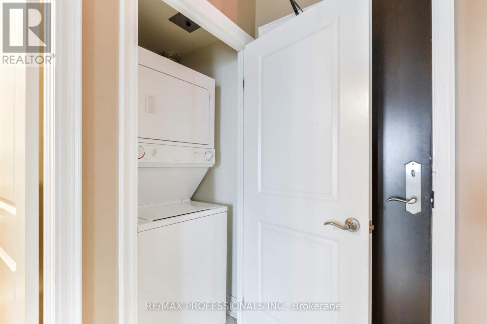 2205 - 100 John Street, Brampton, Ontario  L6W 0A8 - Photo 18 - W12802302