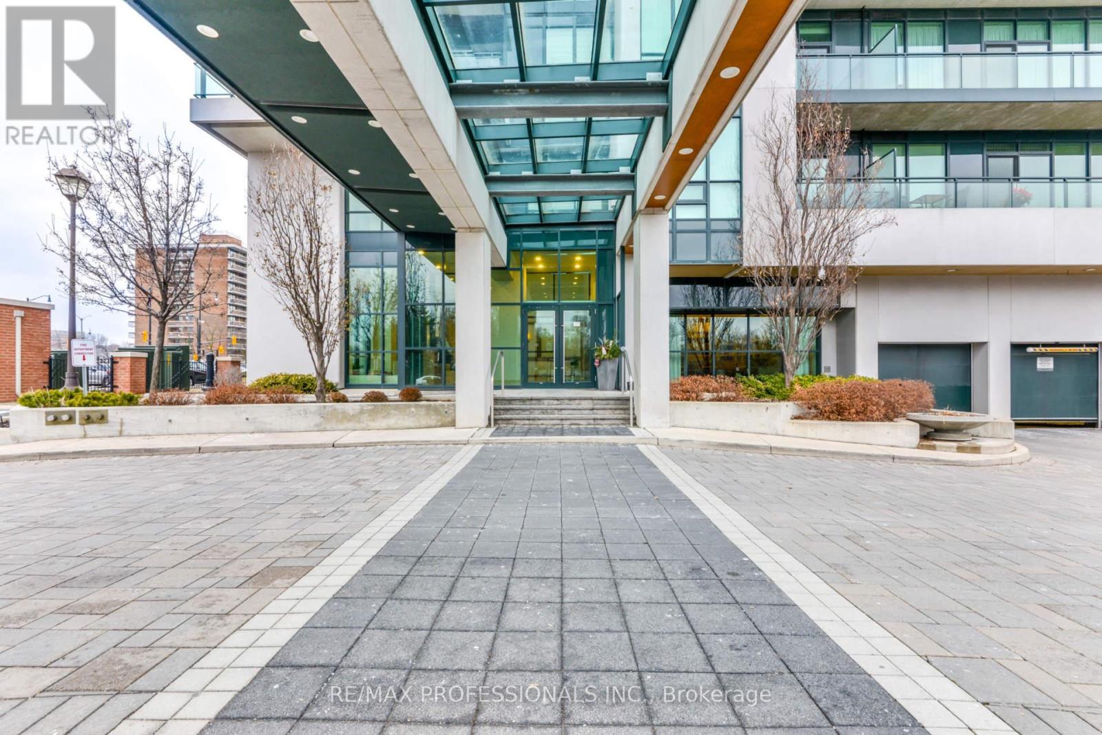 2205 - 100 John Street, Brampton, Ontario  L6W 0A8 - Photo 2 - W12802302