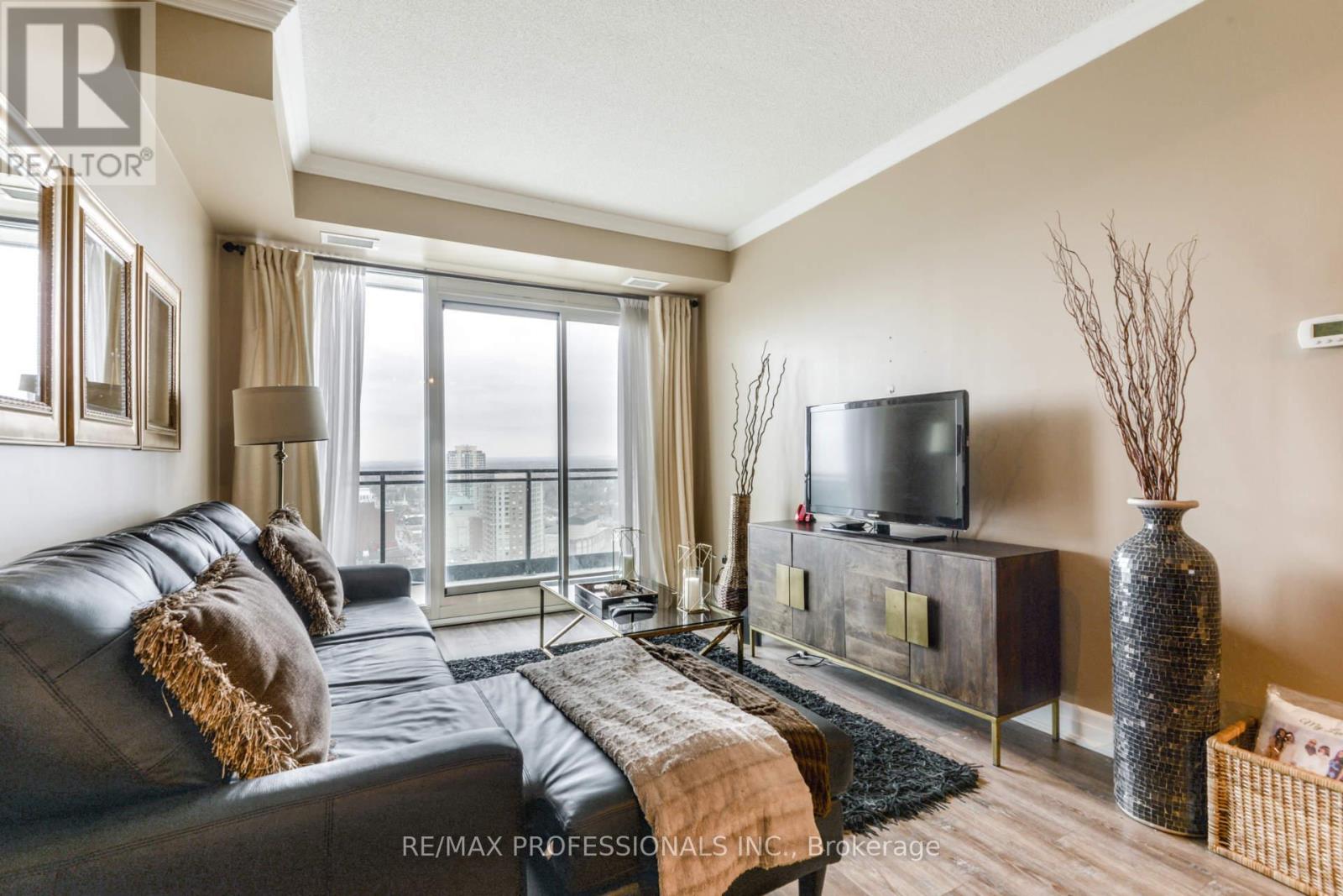 2205 - 100 John Street, Brampton, Ontario  L6W 0A8 - Photo 7 - W12802302