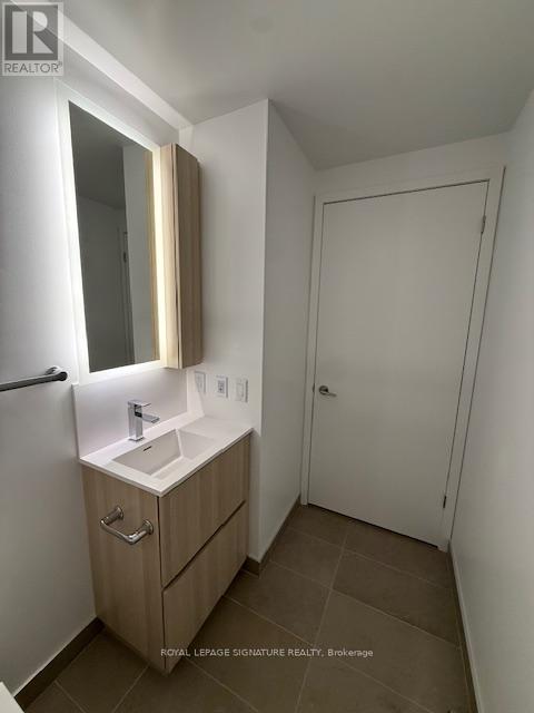 711 - 251 Masonry Way, Mississauga, Ontario  L5H 0B3 - Photo 5 - W12802314