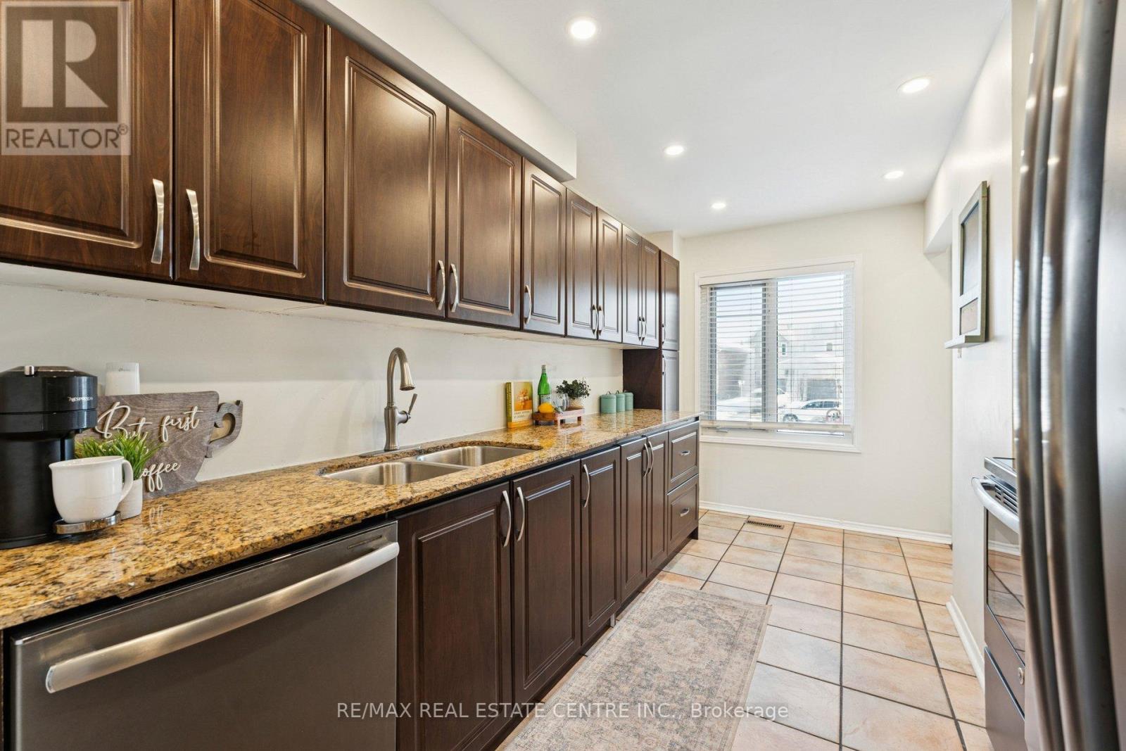 14 Glenmanor Drive, Brampton (Heart Lake West), Ontario  L6Z 3Z4 - Photo 18 - W12802328