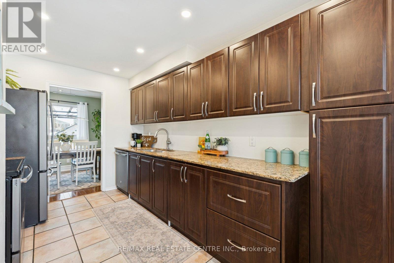 14 Glenmanor Drive, Brampton (Heart Lake West), Ontario  L6Z 3Z4 - Photo 20 - W12802328