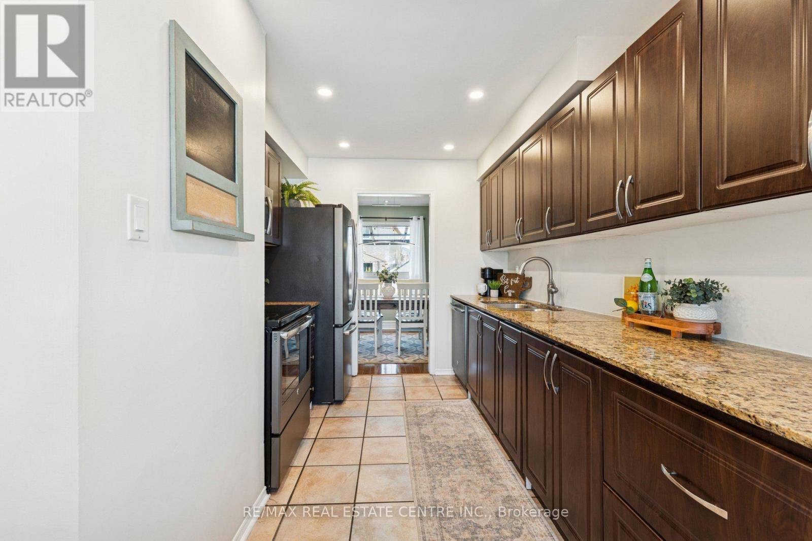 14 Glenmanor Drive, Brampton (Heart Lake West), Ontario  L6Z 3Z4 - Photo 21 - W12802328