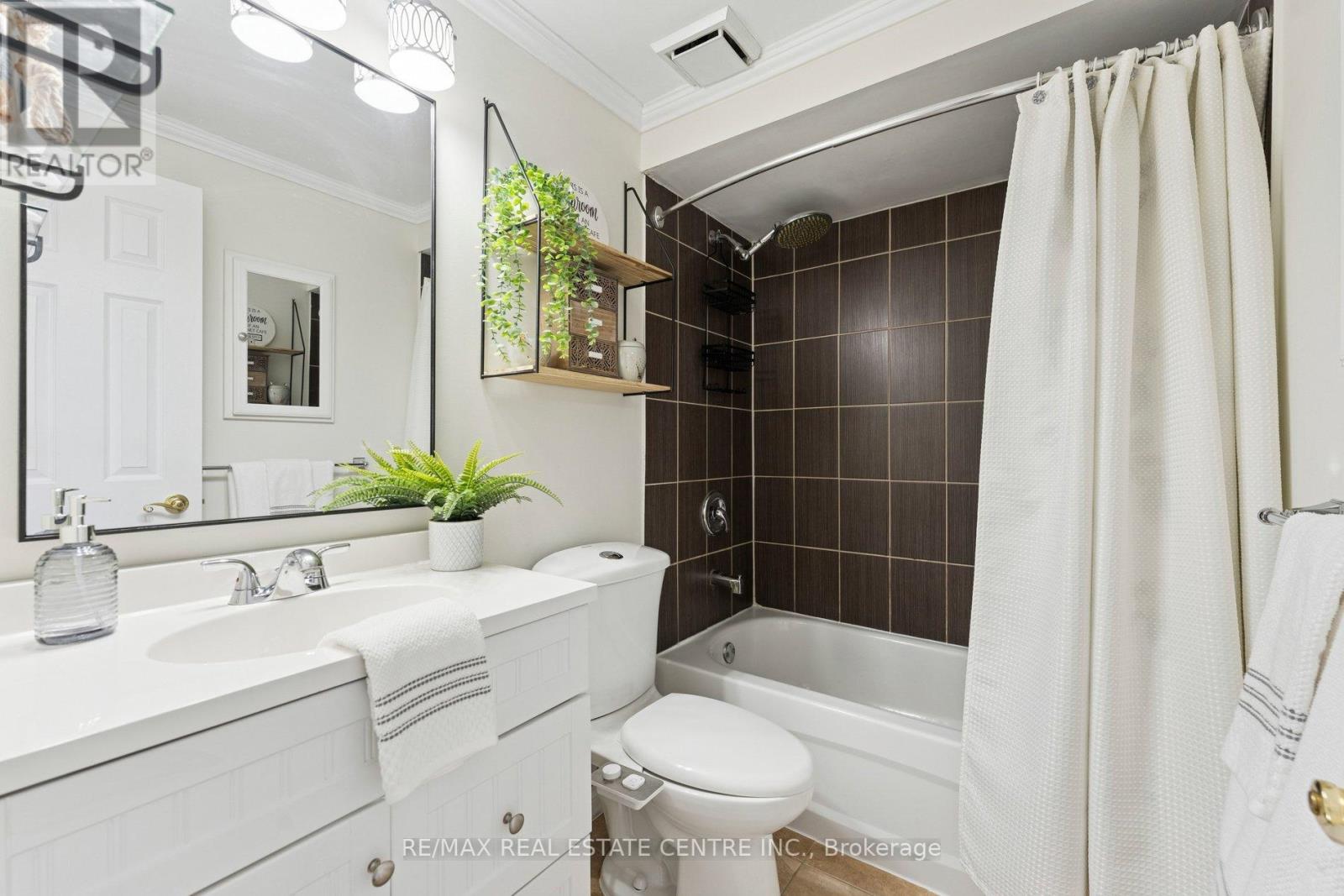 14 Glenmanor Drive, Brampton (Heart Lake West), Ontario  L6Z 3Z4 - Photo 33 - W12802328