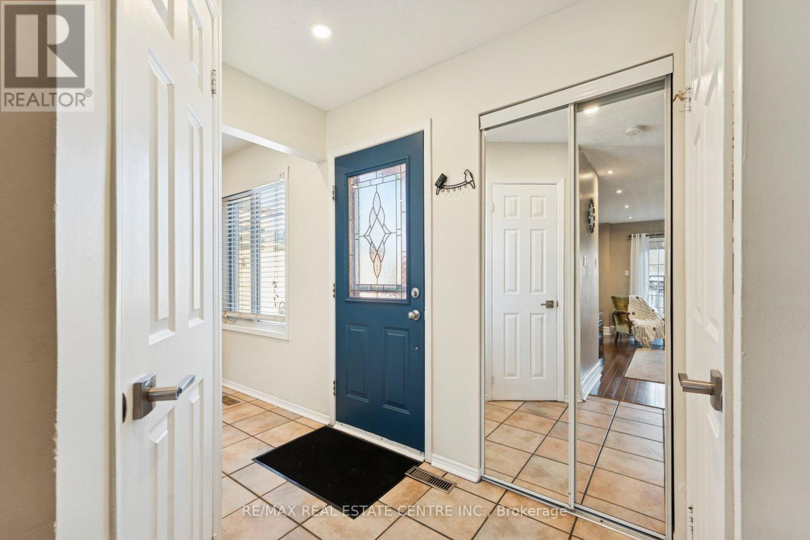 14 Glenmanor Drive, Brampton (Heart Lake West), Ontario  L6Z 3Z4 - Photo 6 - W12802328