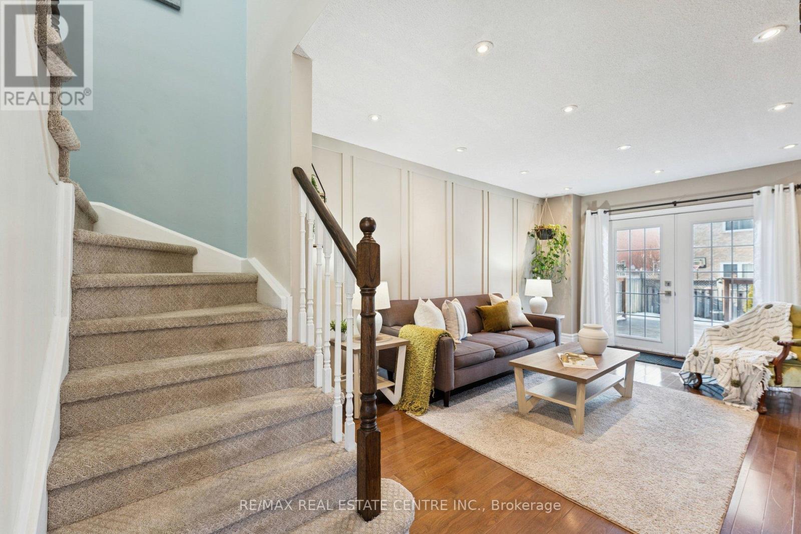 14 Glenmanor Drive, Brampton (Heart Lake West), Ontario  L6Z 3Z4 - Photo 8 - W12802328