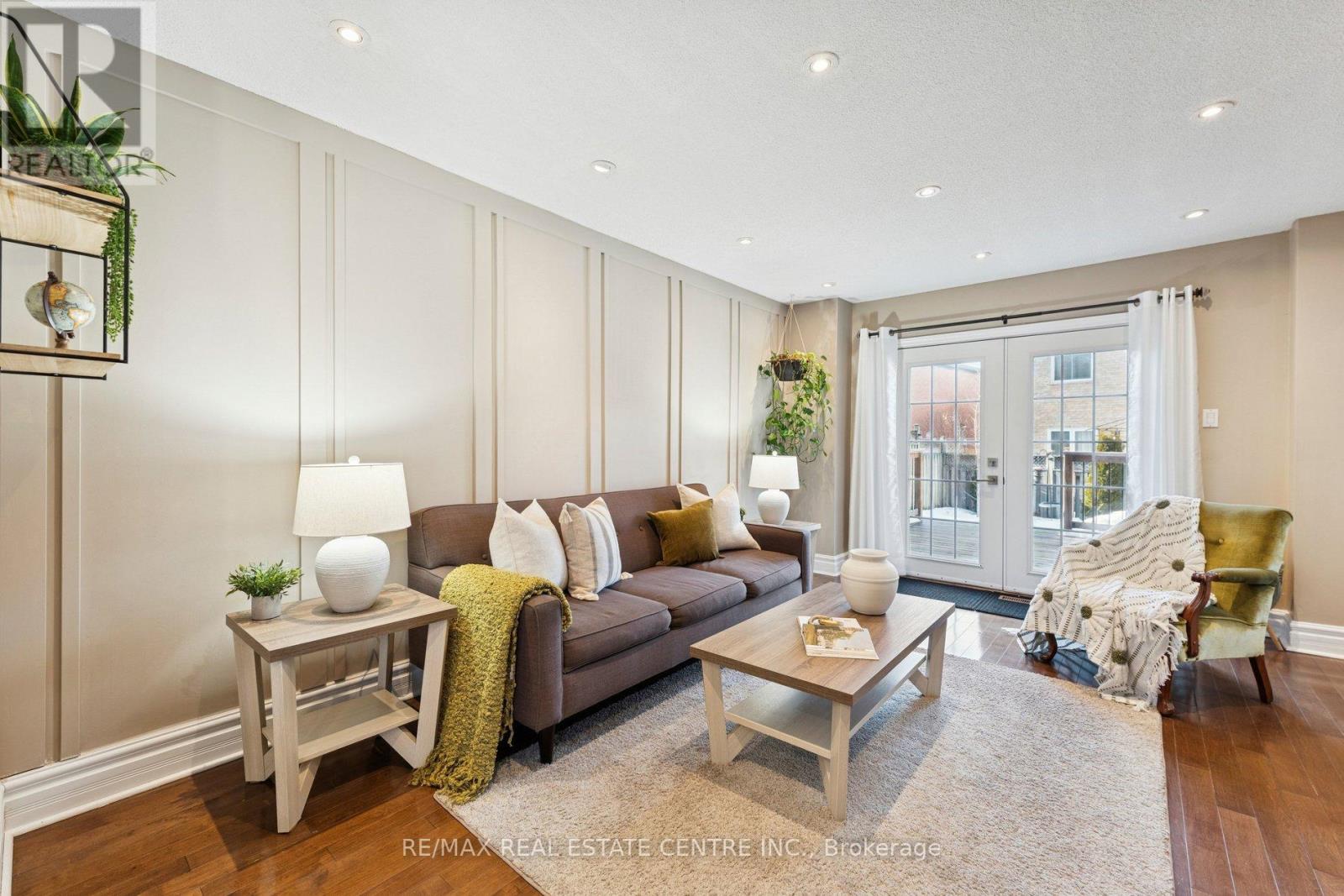 14 Glenmanor Drive, Brampton (Heart Lake West), Ontario  L6Z 3Z4 - Photo 9 - W12802328