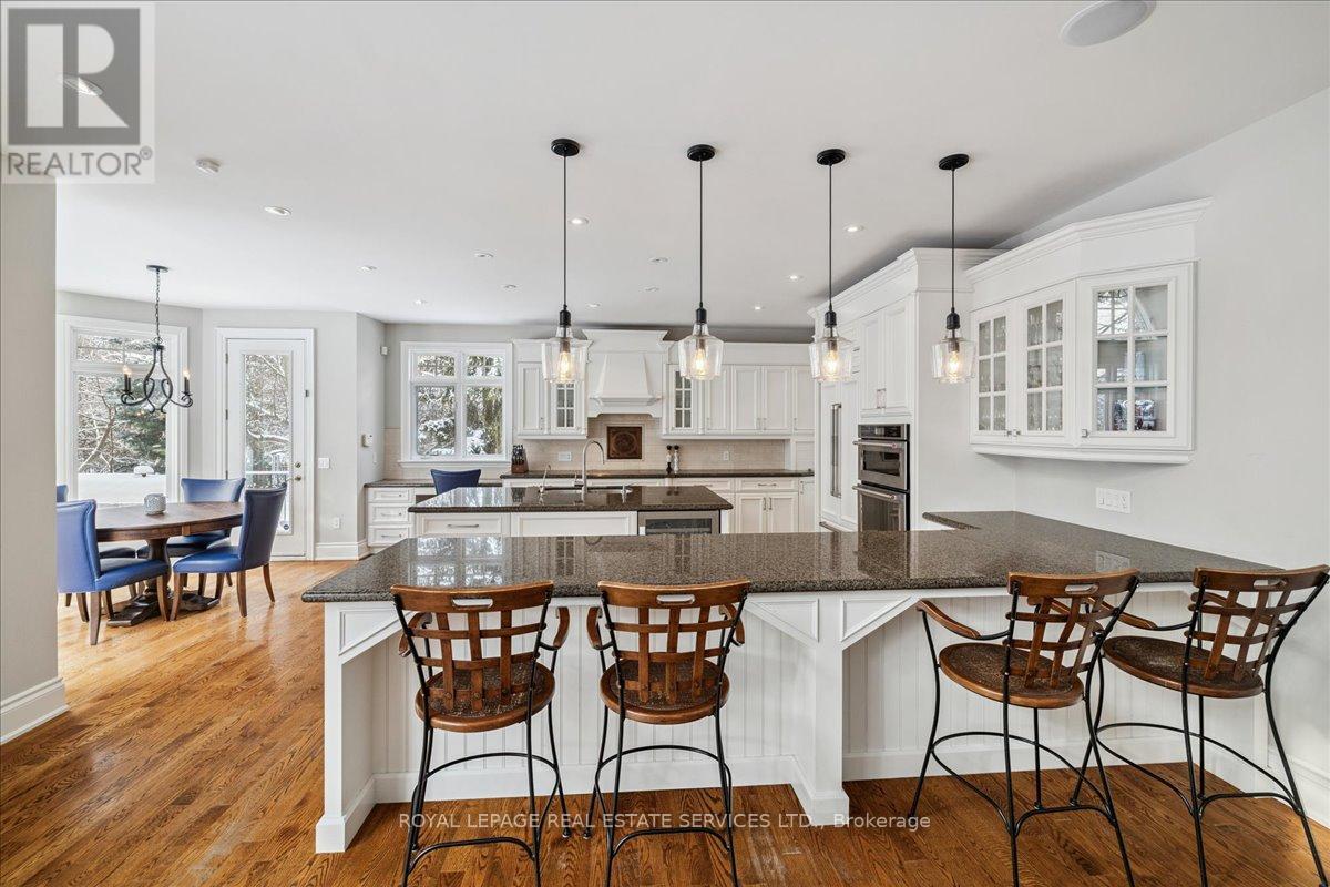 1730 The Pines, Mississauga, Ontario  L5J 4V5 - Photo 11 - W12802370