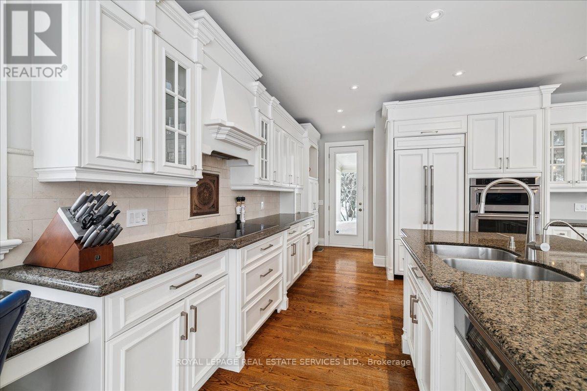 1730 The Pines, Mississauga, Ontario  L5J 4V5 - Photo 12 - W12802370