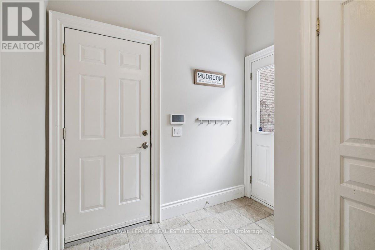 1730 The Pines, Mississauga, Ontario  L5J 4V5 - Photo 16 - W12802370