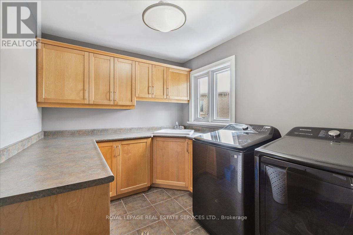 1730 The Pines, Mississauga, Ontario  L5J 4V5 - Photo 27 - W12802370