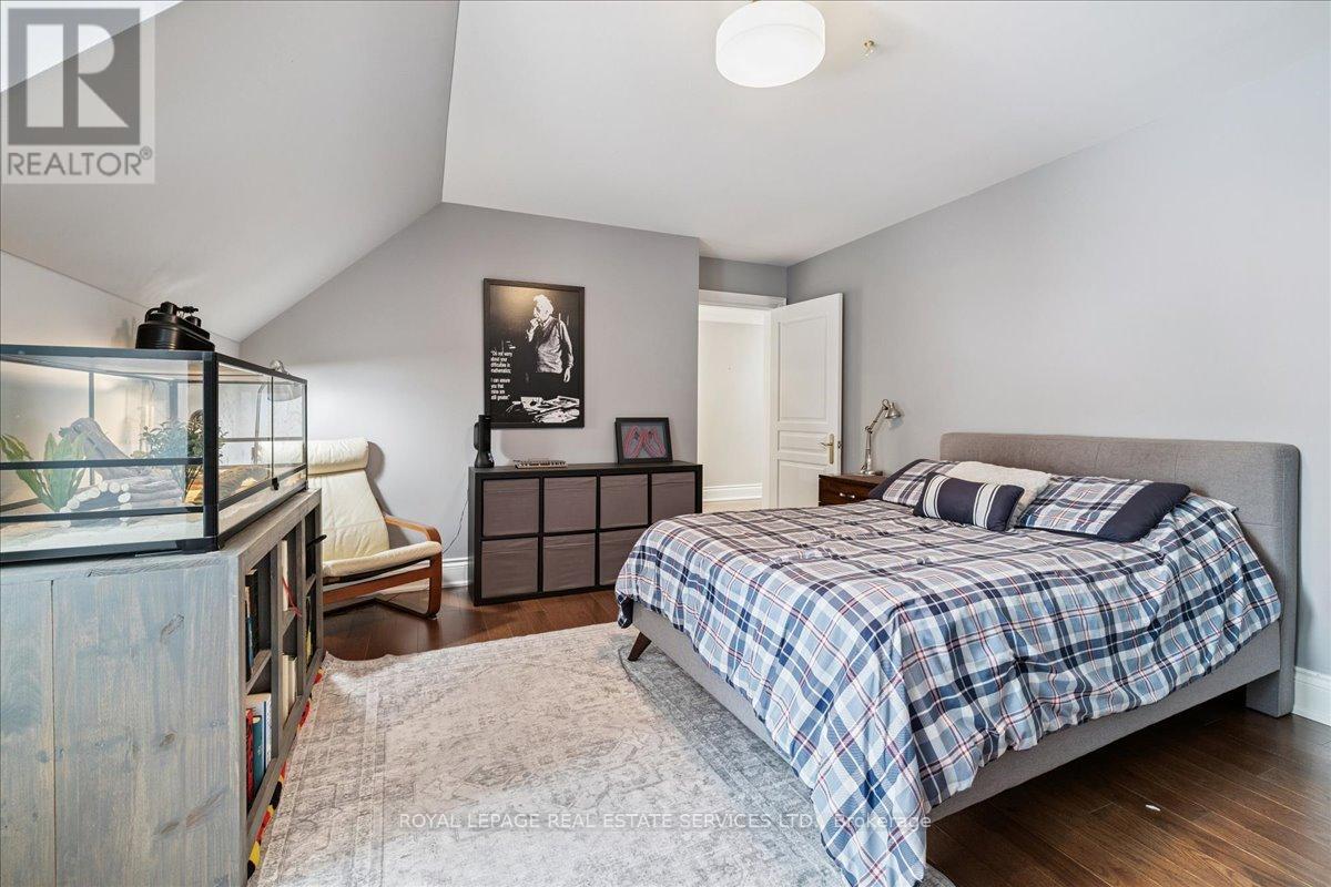 1730 The Pines, Mississauga, Ontario  L5J 4V5 - Photo 30 - W12802370