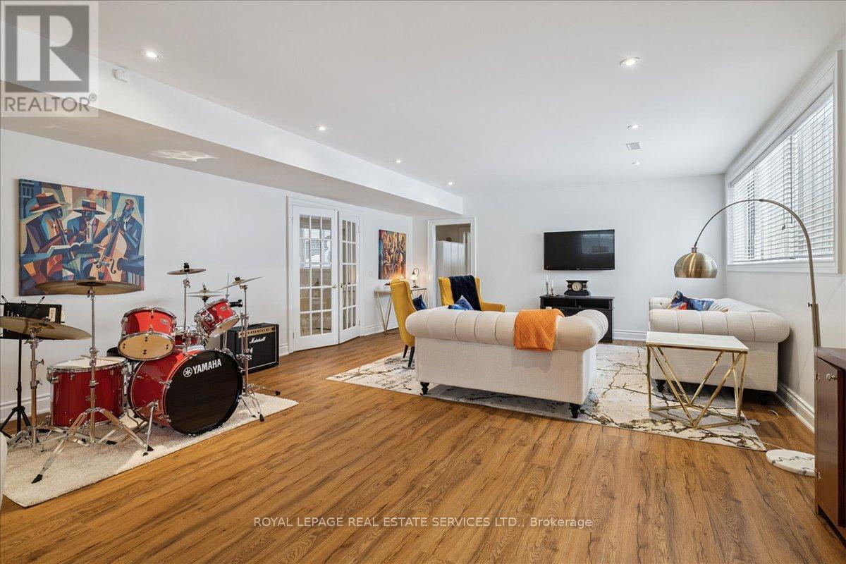 1730 The Pines, Mississauga, Ontario  L5J 4V5 - Photo 35 - W12802370