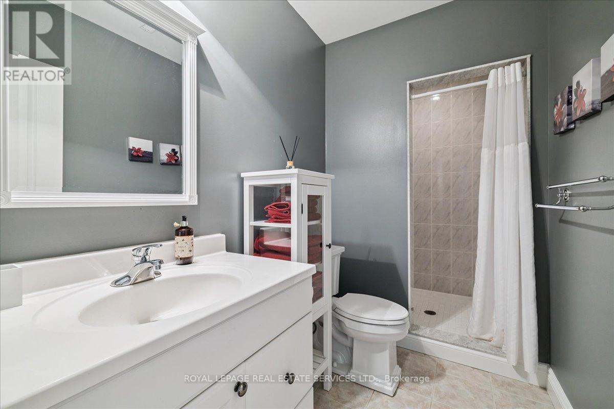 1730 The Pines, Mississauga, Ontario  L5J 4V5 - Photo 39 - W12802370