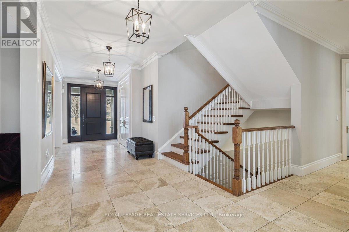 1730 The Pines, Mississauga, Ontario  L5J 4V5 - Photo 4 - W12802370