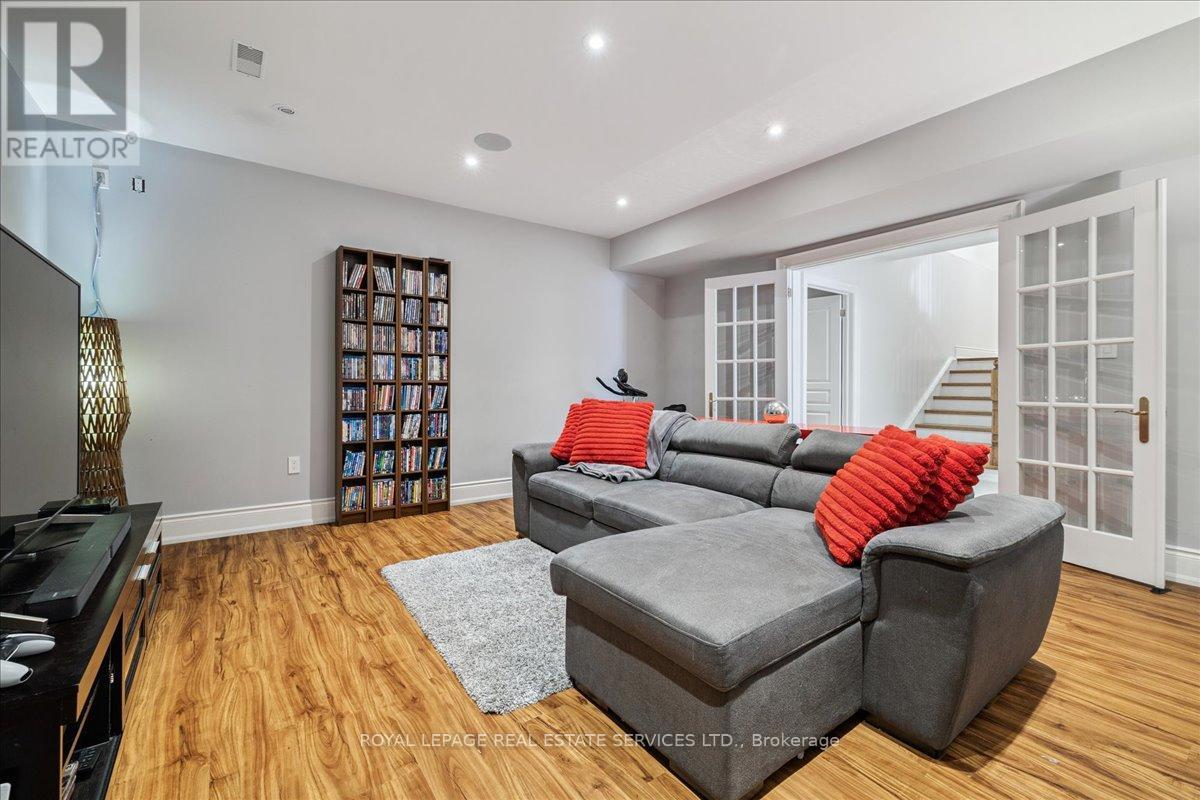 1730 The Pines, Mississauga, Ontario  L5J 4V5 - Photo 40 - W12802370