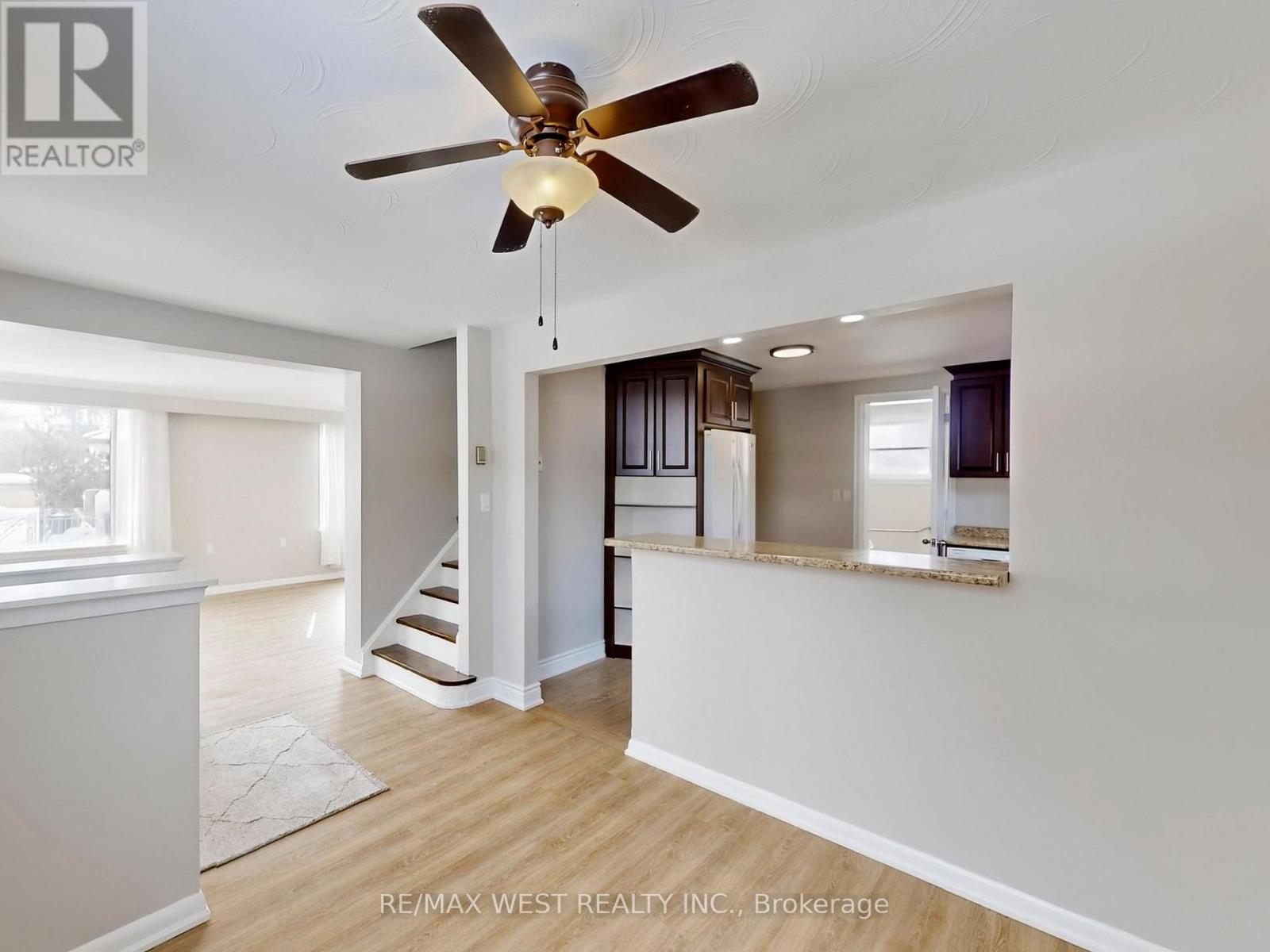 16 Upwood Avenue, Toronto, Ontario  M6L 3A5 - Photo 10 - W12802396