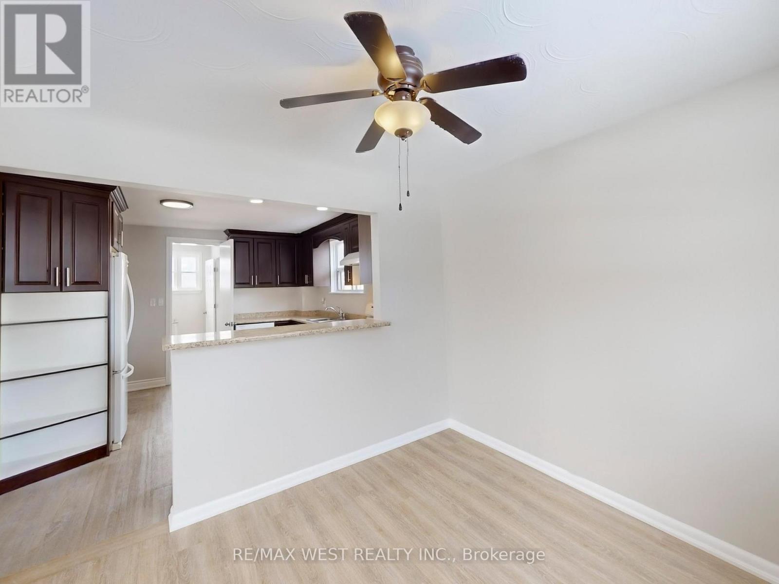 16 Upwood Avenue, Toronto, Ontario  M6L 3A5 - Photo 11 - W12802396