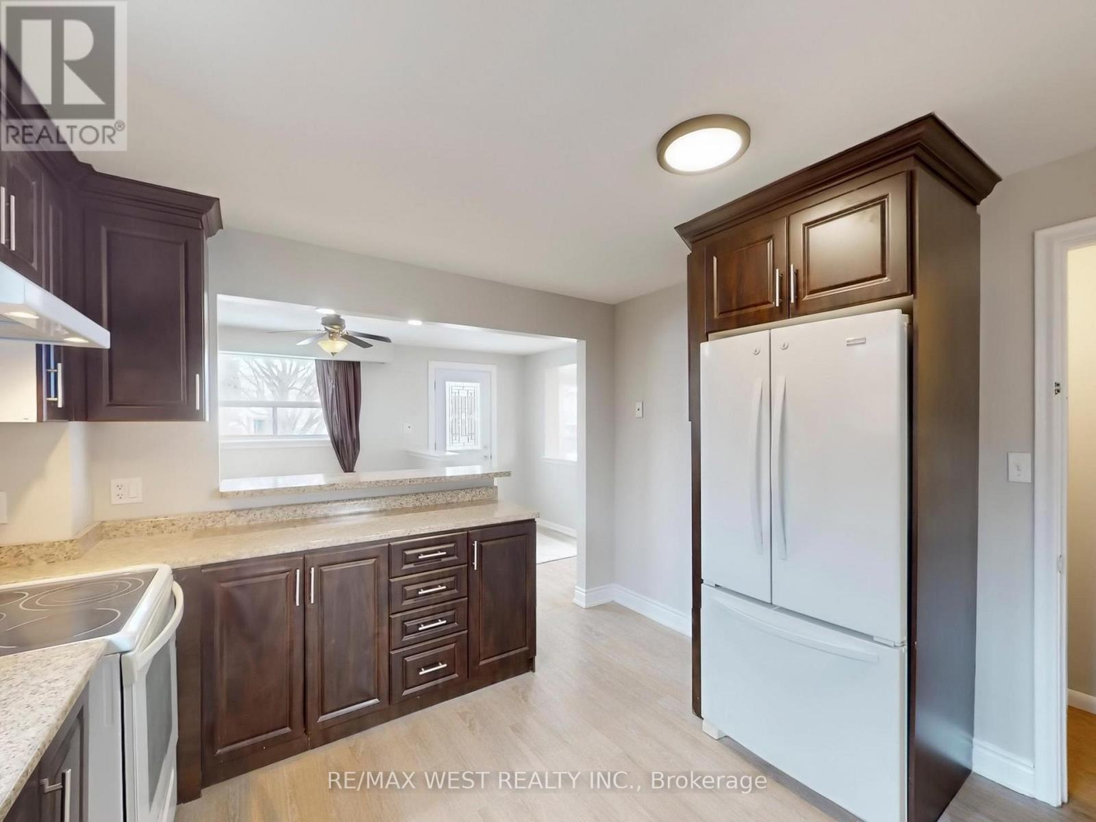 16 Upwood Avenue, Toronto, Ontario  M6L 3A5 - Photo 14 - W12802396