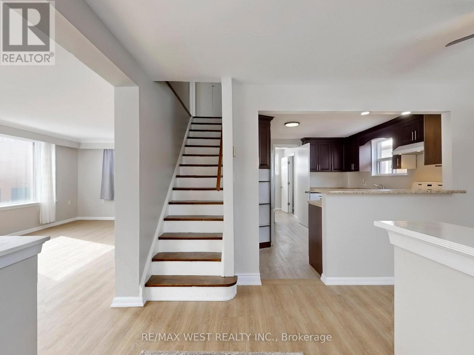 16 Upwood Avenue, Toronto, Ontario  M6L 3A5 - Photo 18 - W12802396