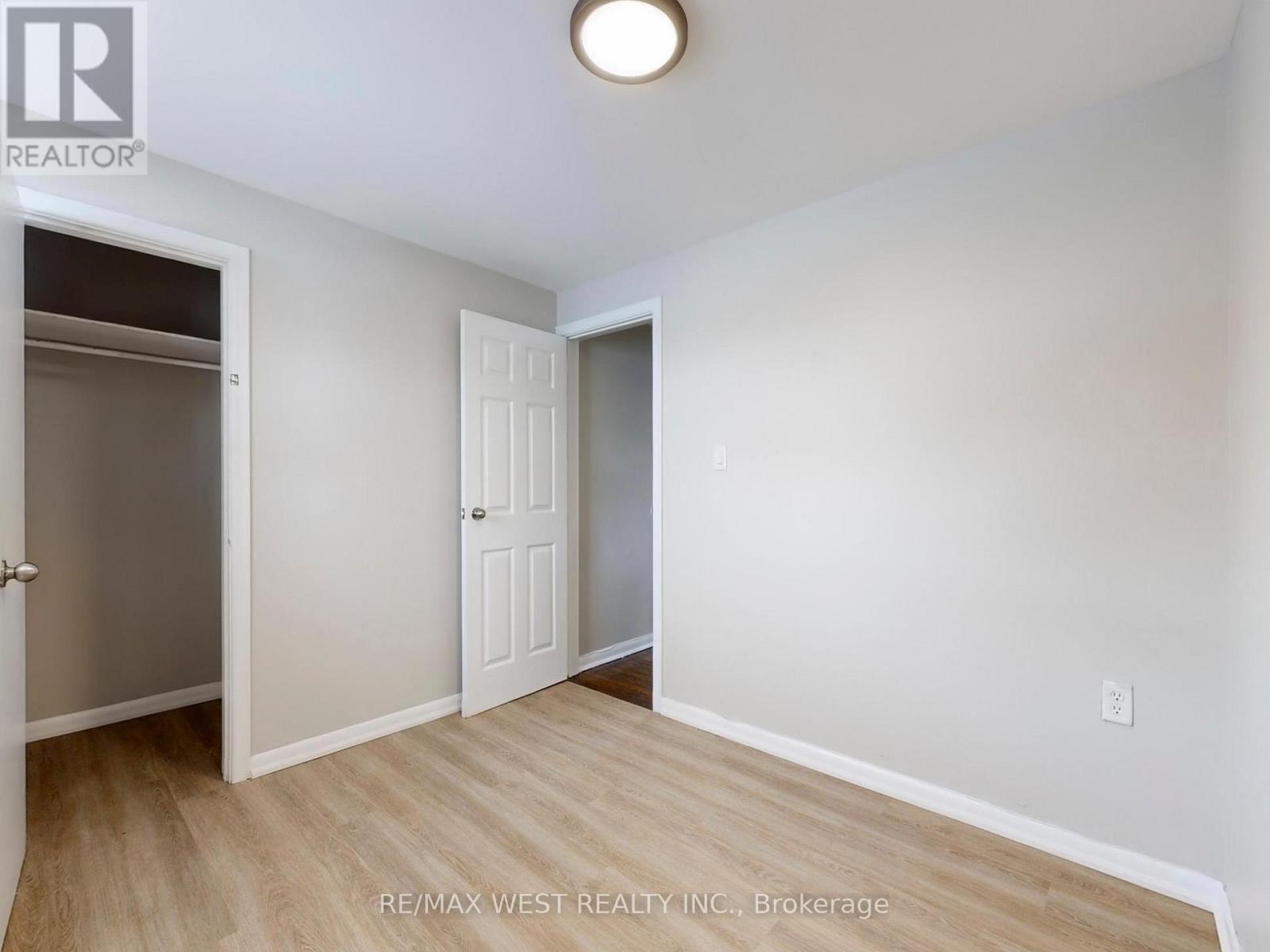 16 Upwood Avenue, Toronto, Ontario  M6L 3A5 - Photo 29 - W12802396