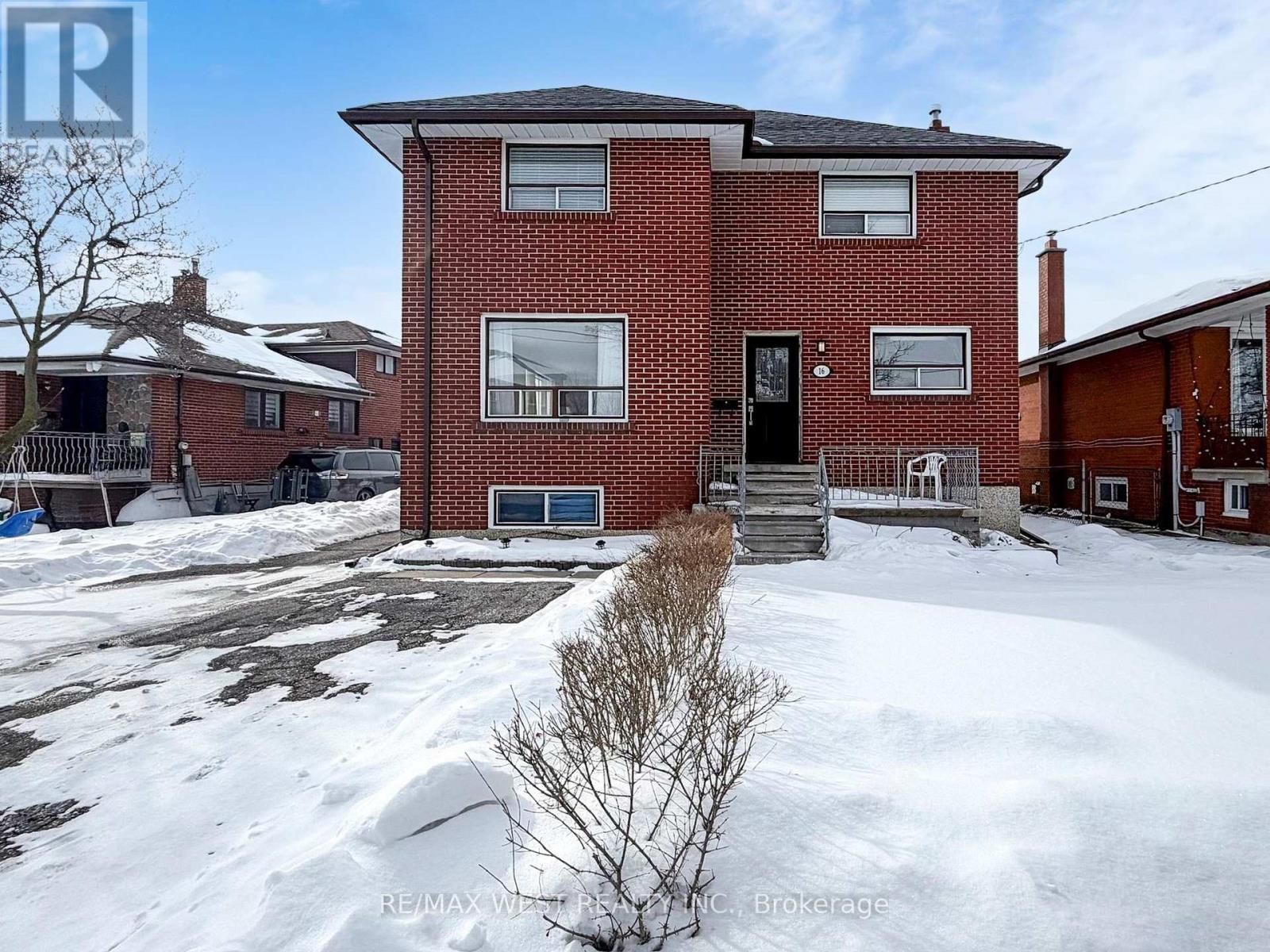 16 Upwood Avenue, Toronto, Ontario  M6L 3A5 - Photo 3 - W12802396