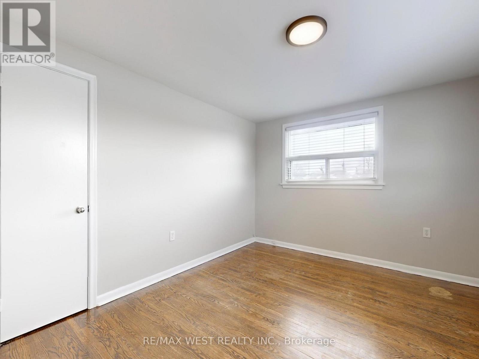 16 Upwood Avenue, Toronto, Ontario  M6L 3A5 - Photo 30 - W12802396