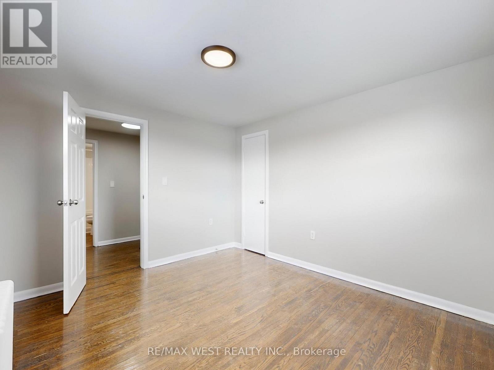 16 Upwood Avenue, Toronto, Ontario  M6L 3A5 - Photo 32 - W12802396