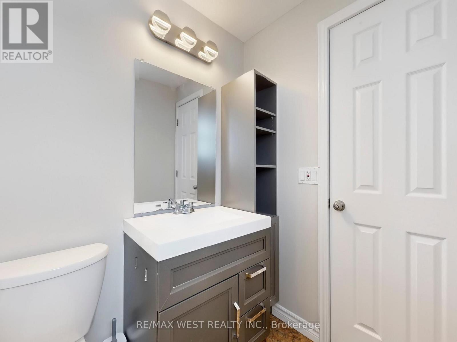 16 Upwood Avenue, Toronto, Ontario  M6L 3A5 - Photo 33 - W12802396