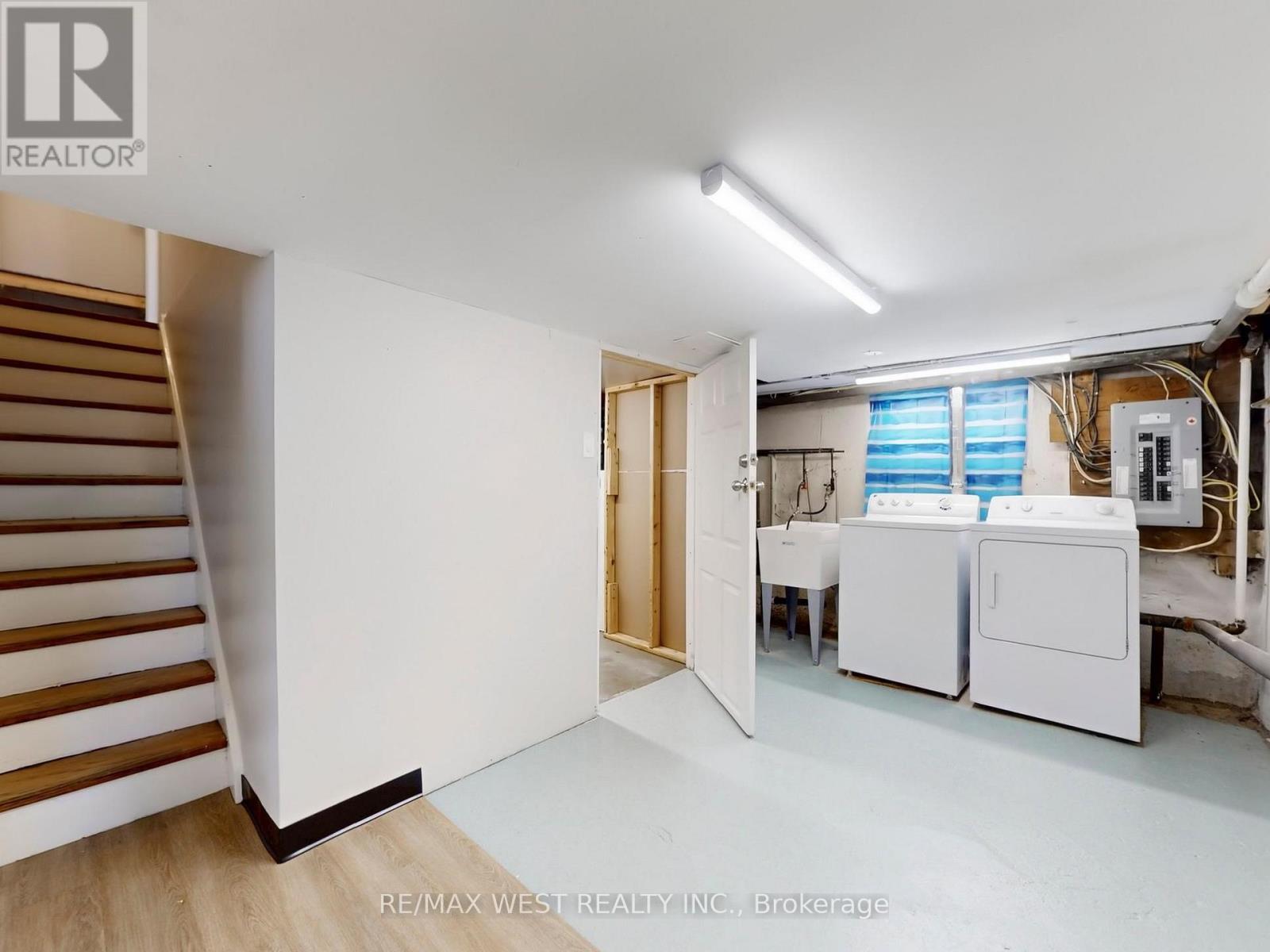 16 Upwood Avenue, Toronto, Ontario  M6L 3A5 - Photo 47 - W12802396