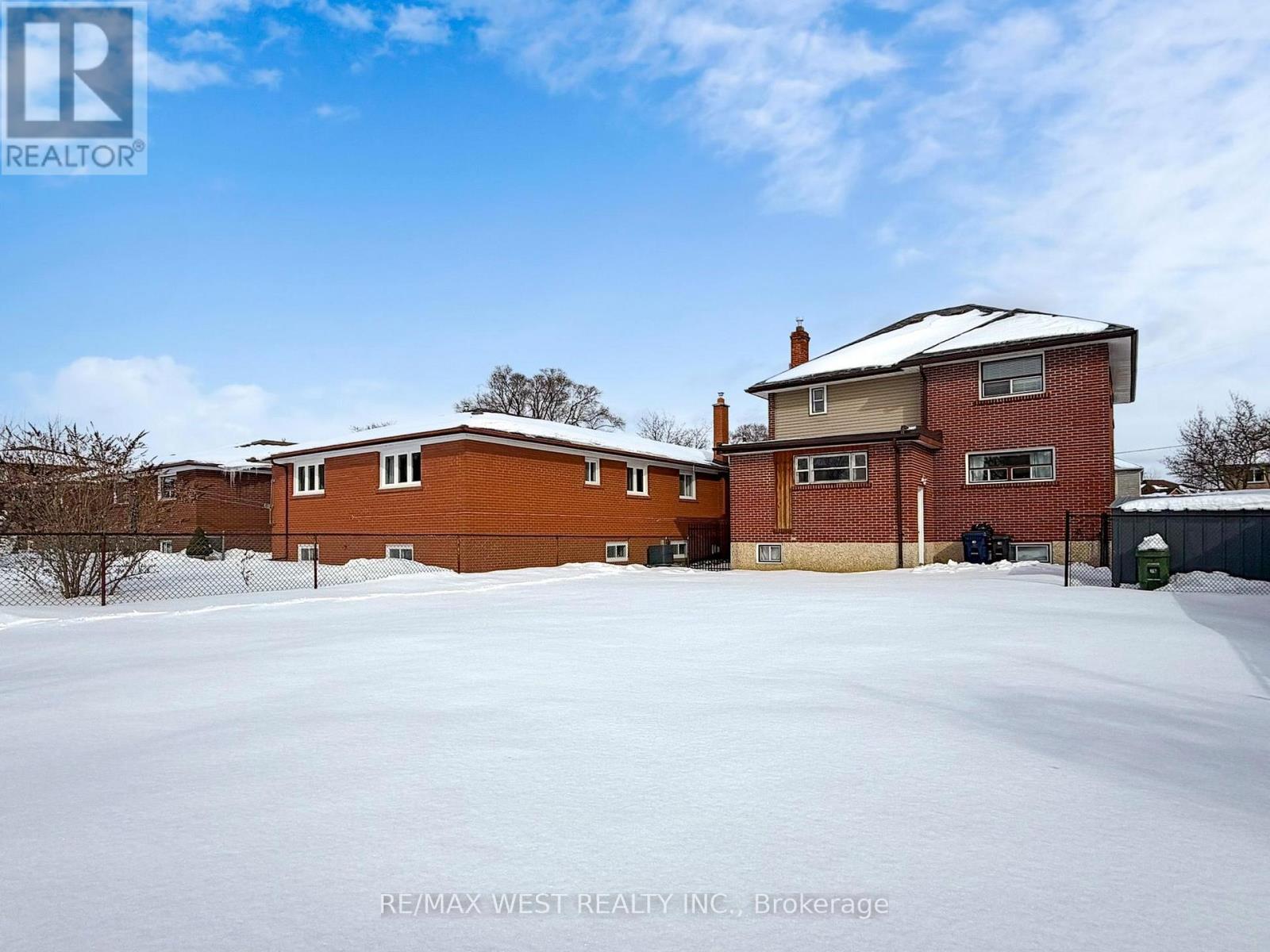 16 Upwood Avenue, Toronto, Ontario  M6L 3A5 - Photo 49 - W12802396