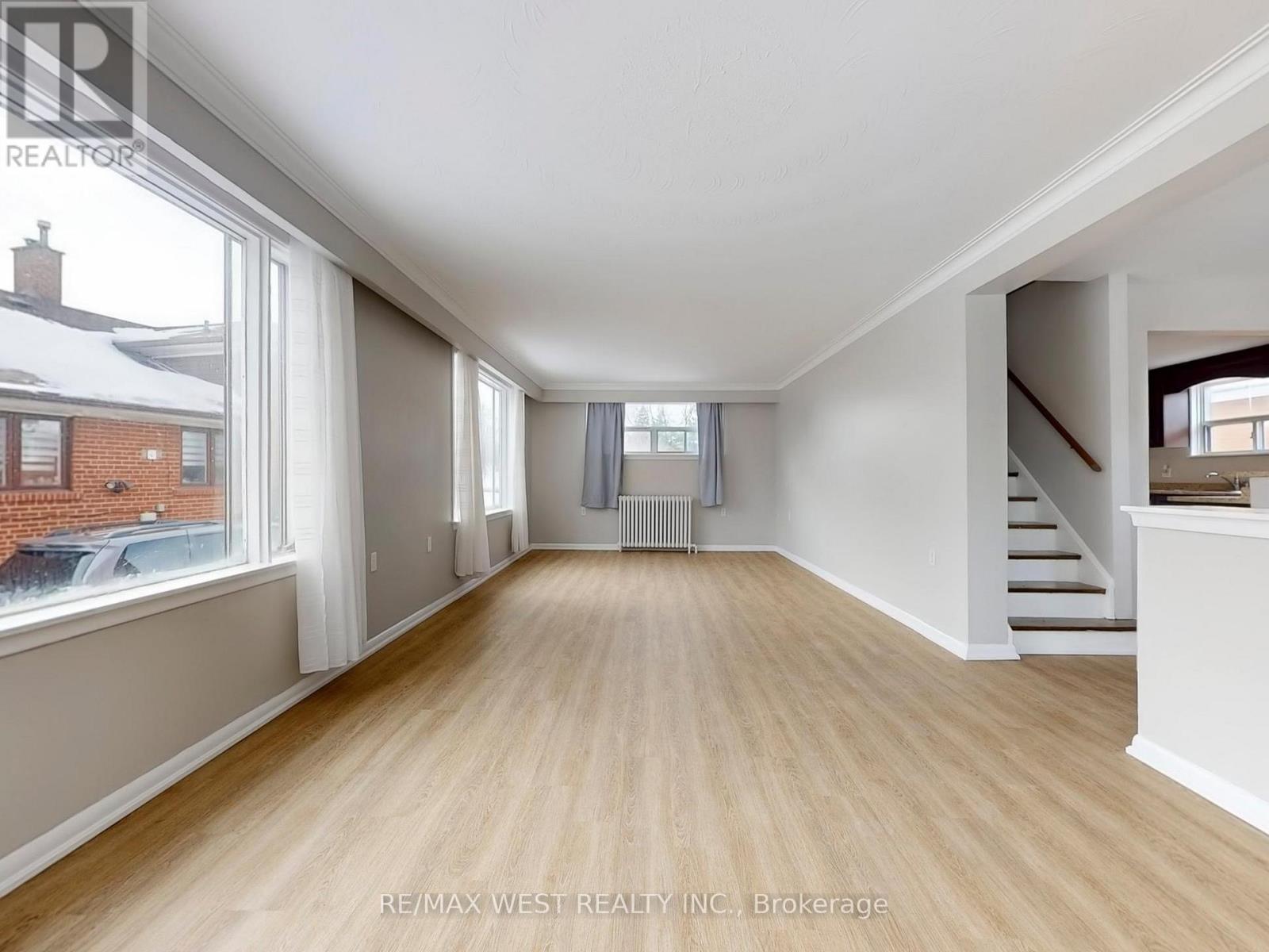 16 Upwood Avenue, Toronto, Ontario  M6L 3A5 - Photo 7 - W12802396