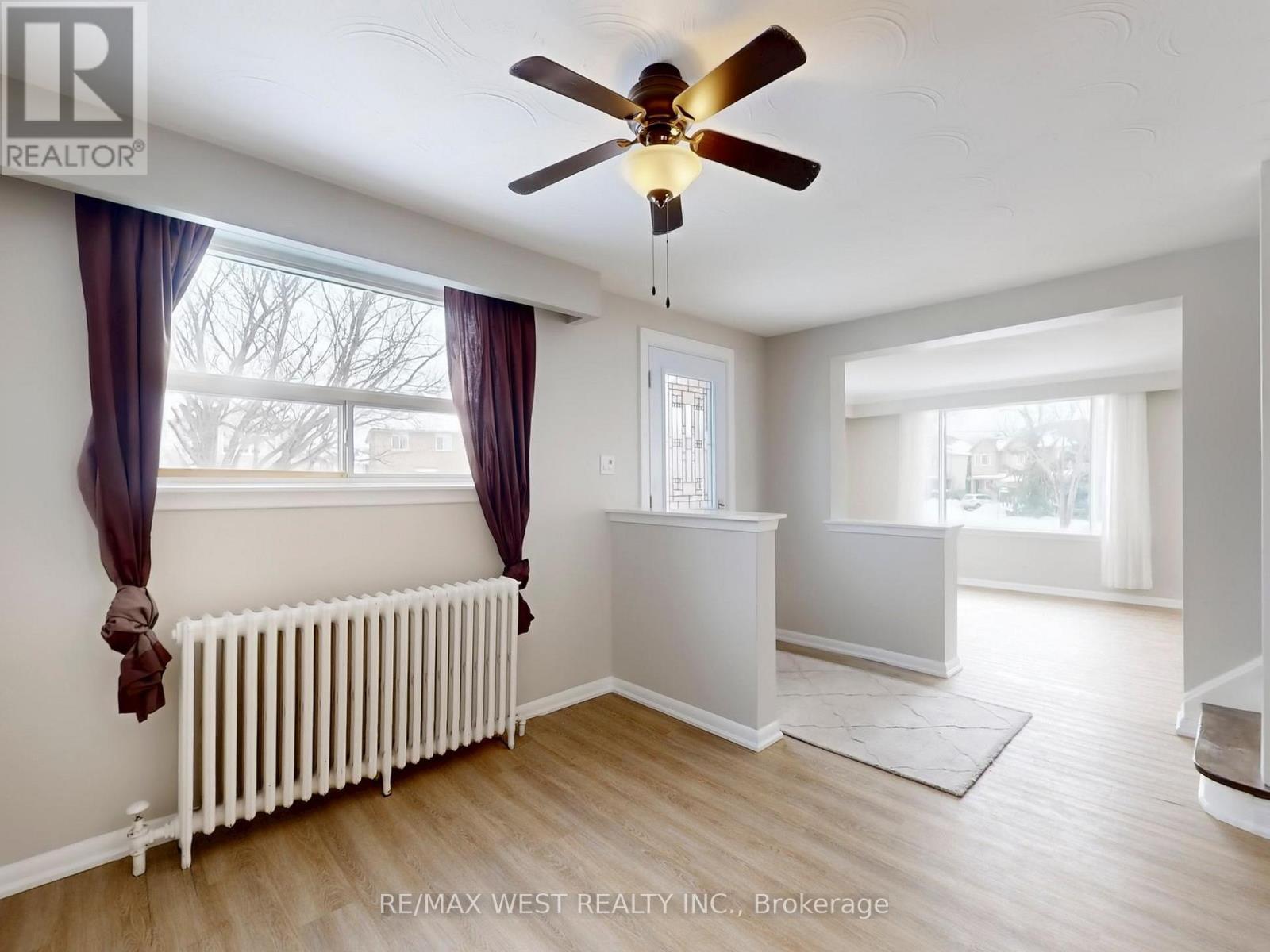 16 Upwood Avenue, Toronto, Ontario  M6L 3A5 - Photo 9 - W12802396