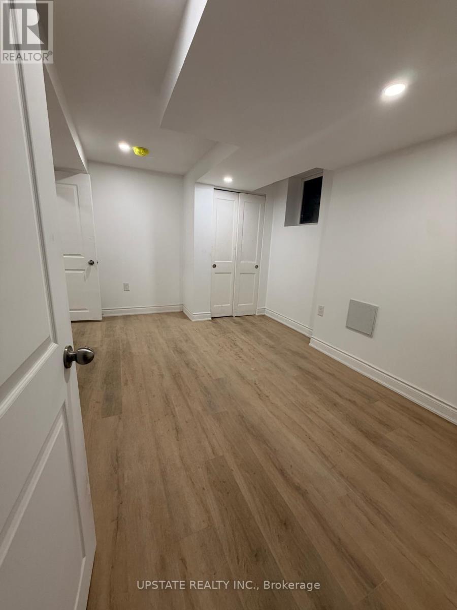 20 Stirrup Court, Brampton, Ontario  L6X 4Y1 - Photo 2 - W12802410