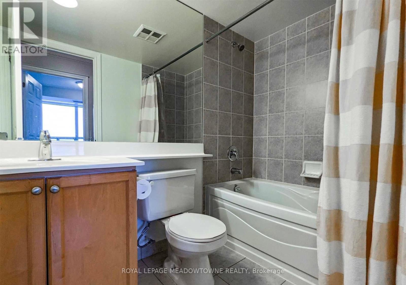 2326 - 3888 Duke Of York Boulevard, Mississauga, Ontario  L5B 4P5 - Photo 6 - W12802426