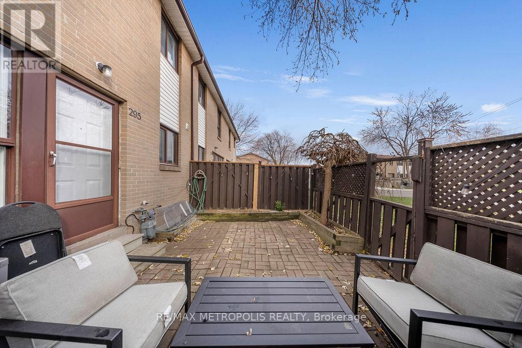 295 Fleetwood Crescent, Brampton, Ontario  L6T 2E7 - Photo 40 - W12802438