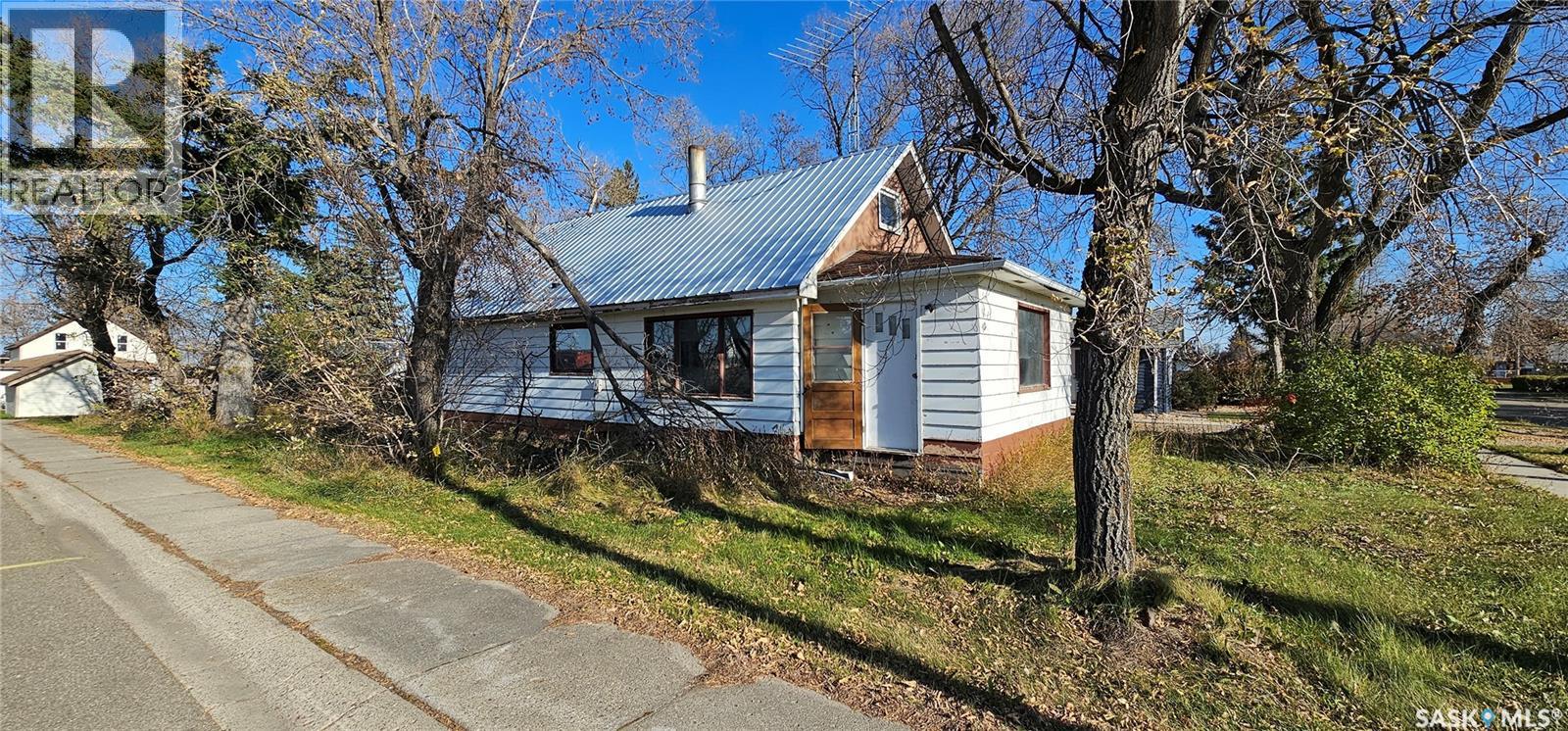 102 3rd AVENUE E, Kelvington, Saskatchewan