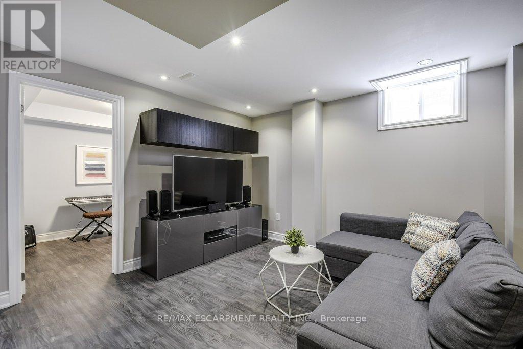 20 Bousfield Court, Hamilton, Ontario  L8B 0T3 - Photo 30 - X12802290