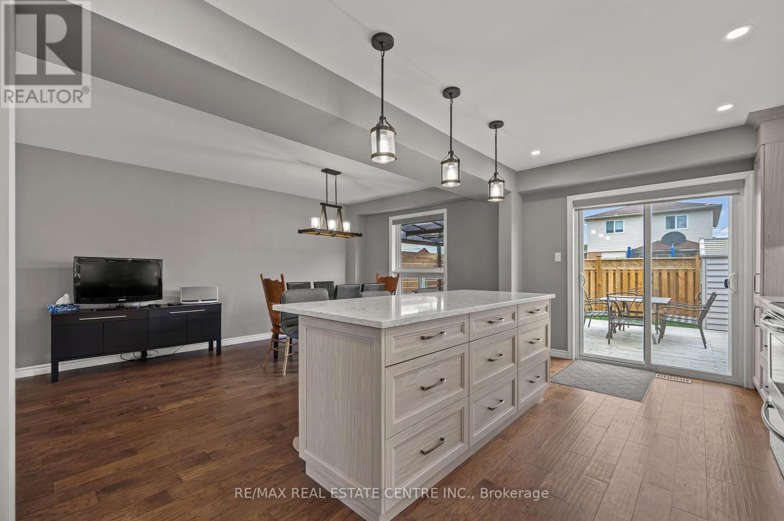 55 Lilywood Drive, Cambridge, Ontario  N1P 1G9 - Photo 13 - X12802366