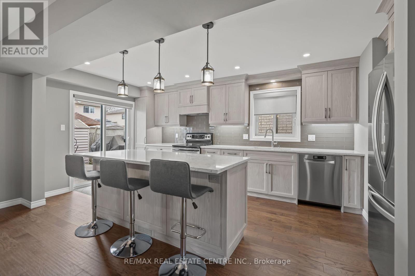 55 Lilywood Drive, Cambridge, Ontario  N1P 1G9 - Photo 8 - X12802366