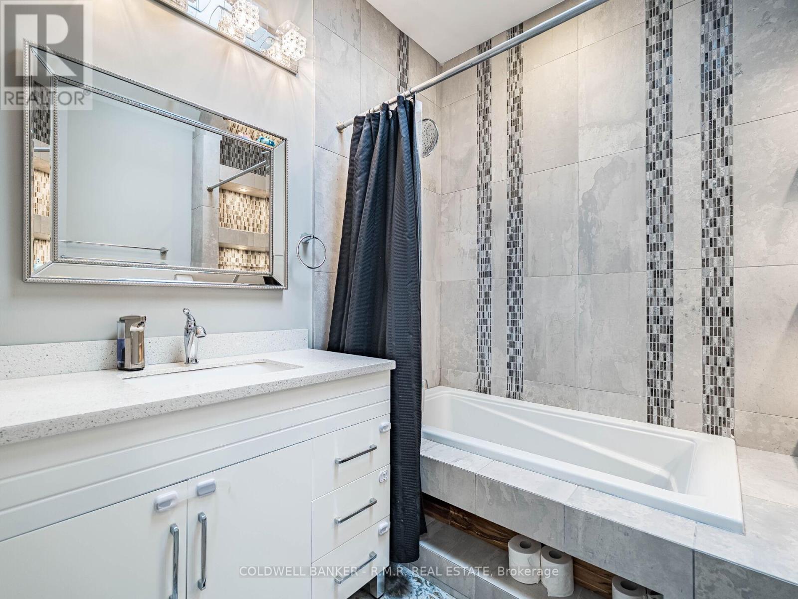 17 Lockheed Boulevard, Toronto, Ontario  M9P 2H5 - Photo 26 - W12802644