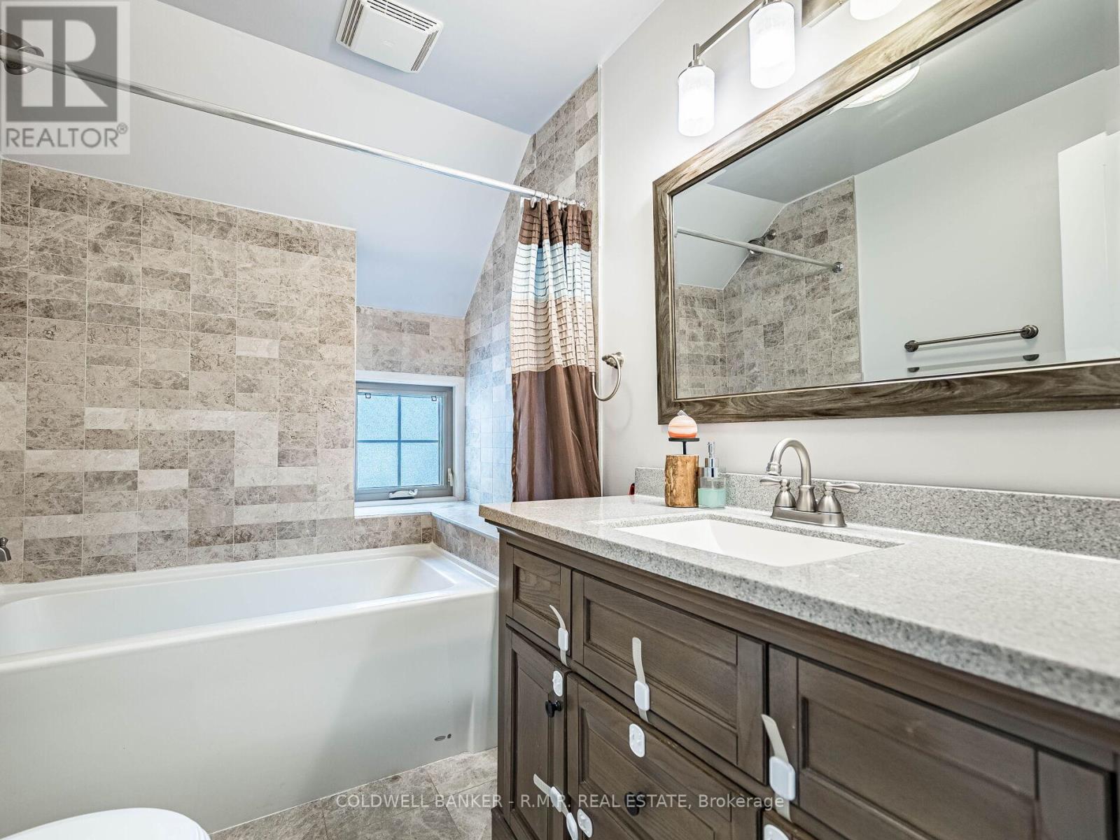 17 Lockheed Boulevard, Toronto, Ontario  M9P 2H5 - Photo 33 - W12802644