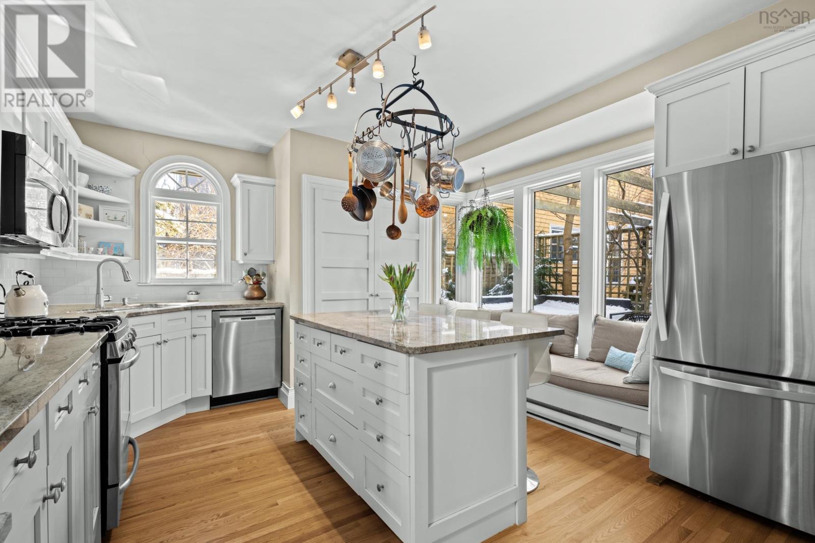 5742 Victoria Road, Halifax, Nova Scotia  B3H 1N2 - Photo 16 - 202603053