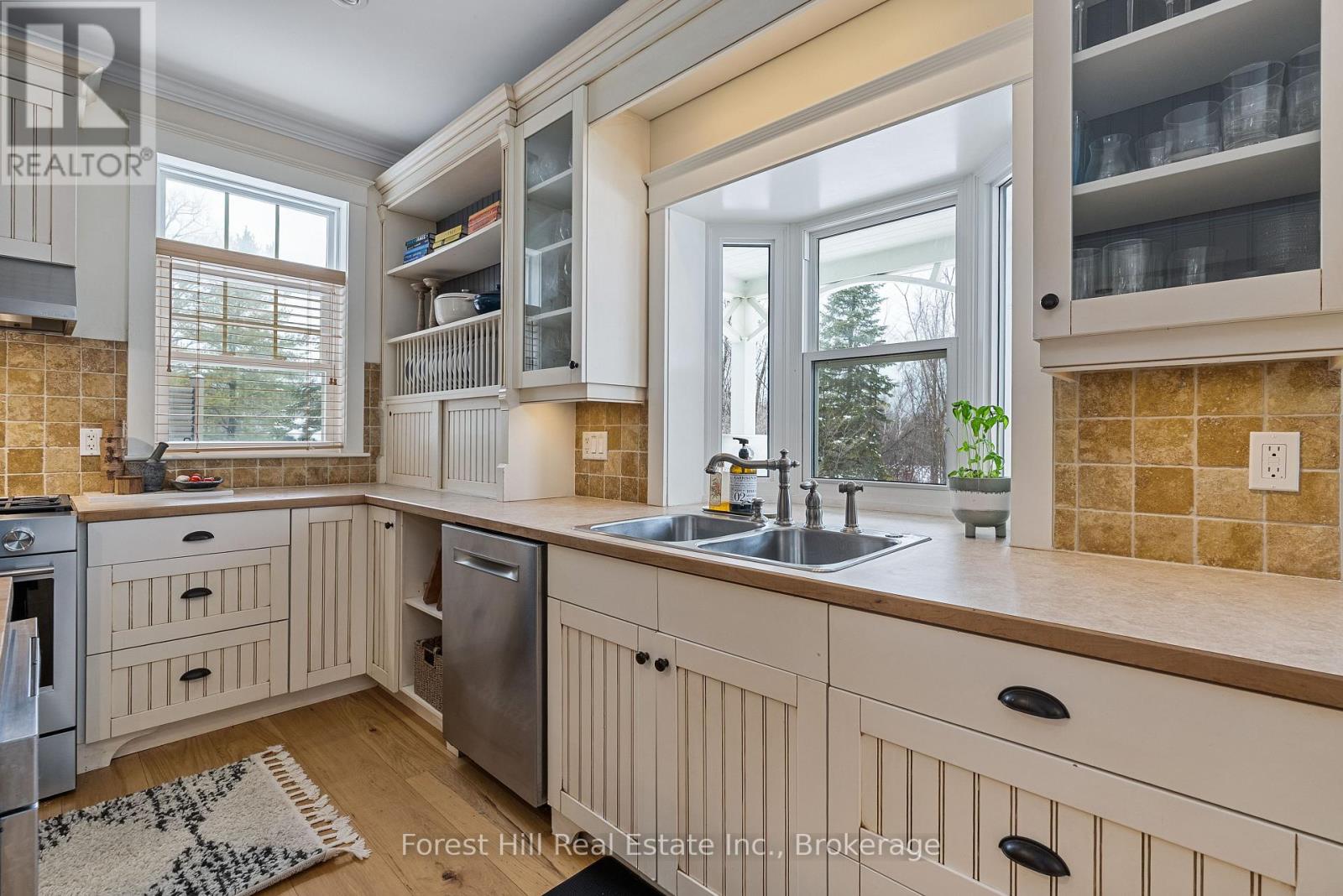 156 Snowbridge Way, Blue Mountains, Ontario  L9Y 0V1 - Photo 12 - X12802510